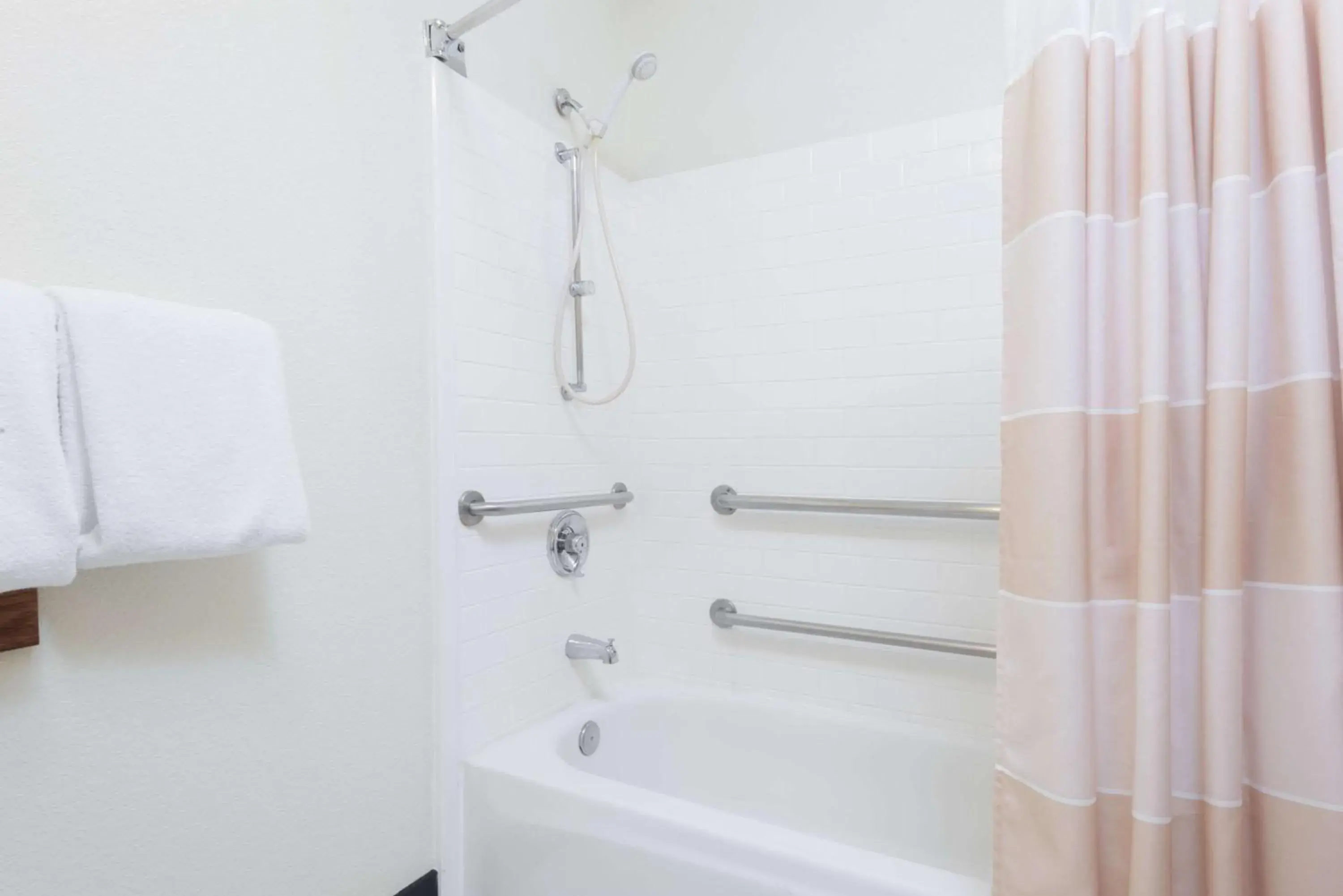 Bathroom in Baymont by Wyndham Santa Fe Bathroom in Baymont by Wyndham Santa Fe