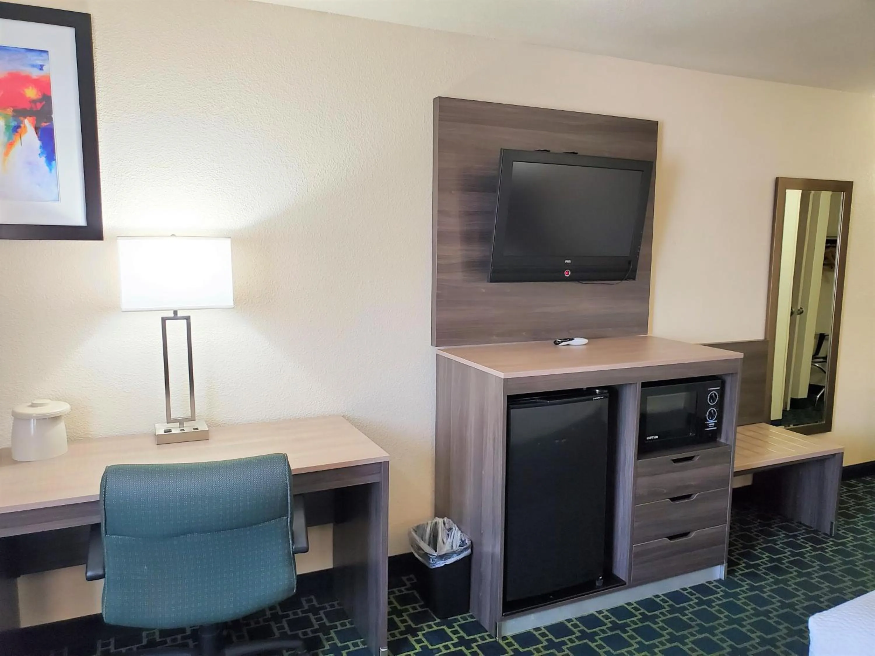 TV and multimedia in Baymont by Wyndham Santa Fe