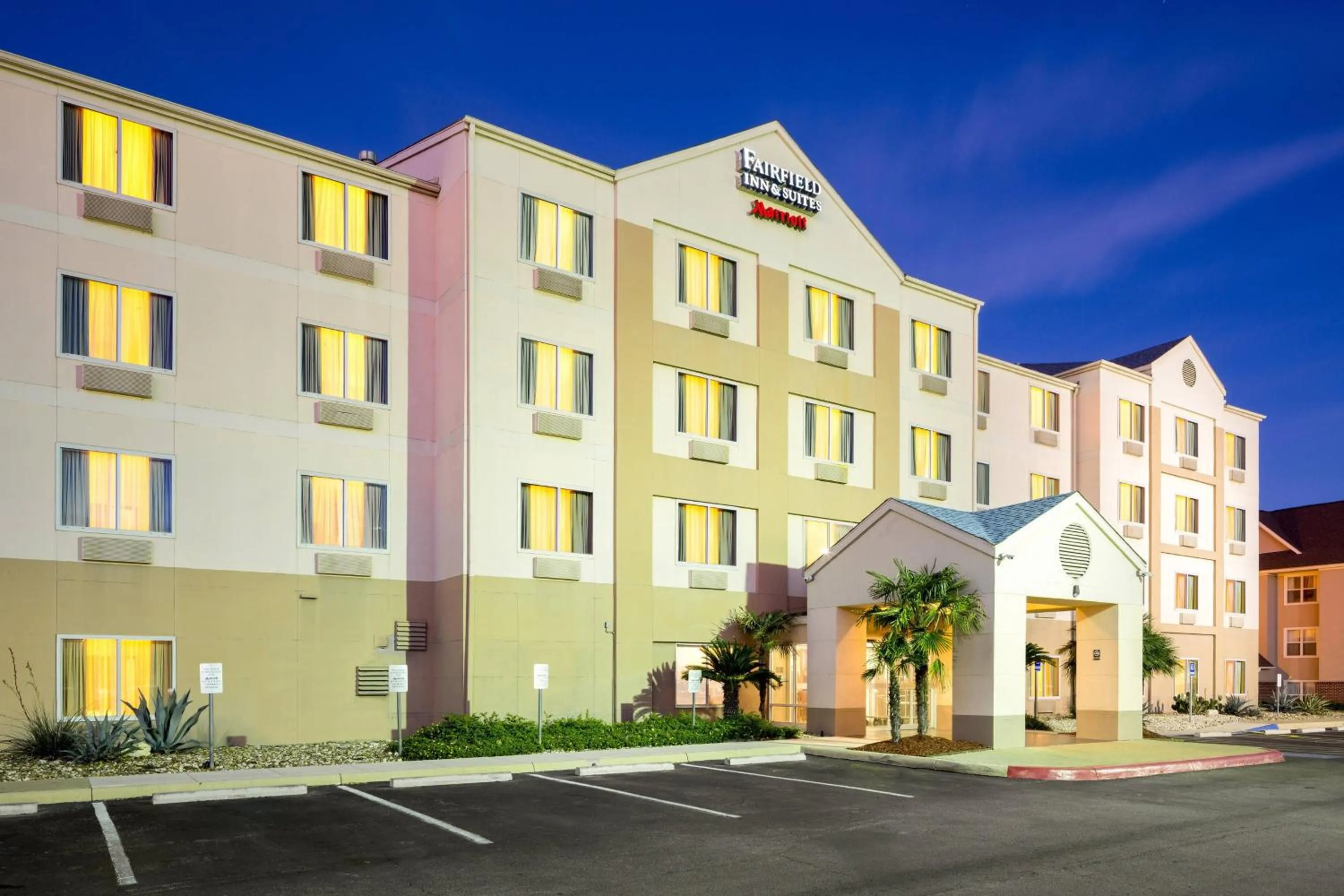 Property building in Fairfield Inn & Suites by Marriott San Antonio Downtown/Market Square