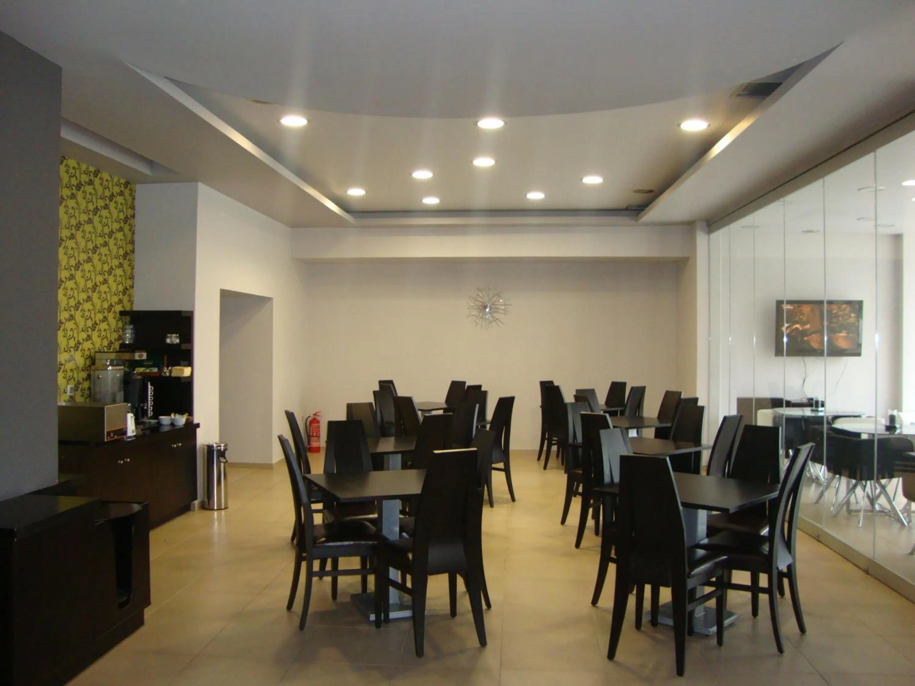 Restaurant/places to eat in Nymfes Hotel