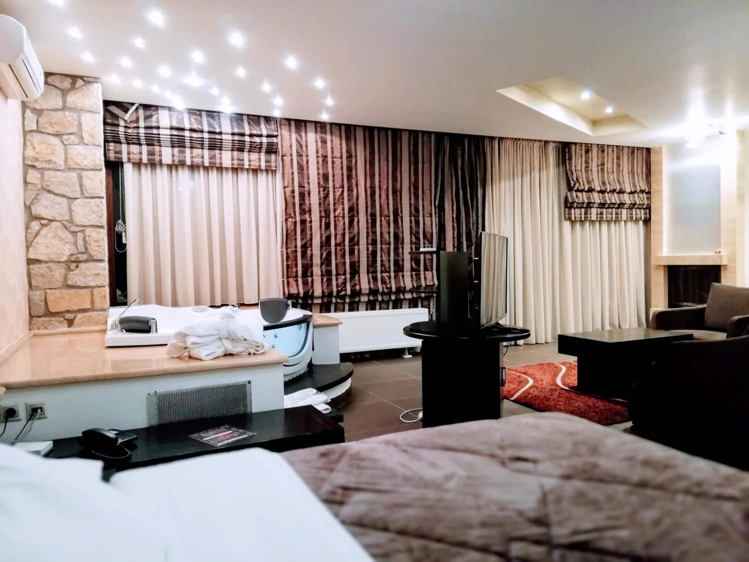 Bedroom, Bed in Nymfes Hotel