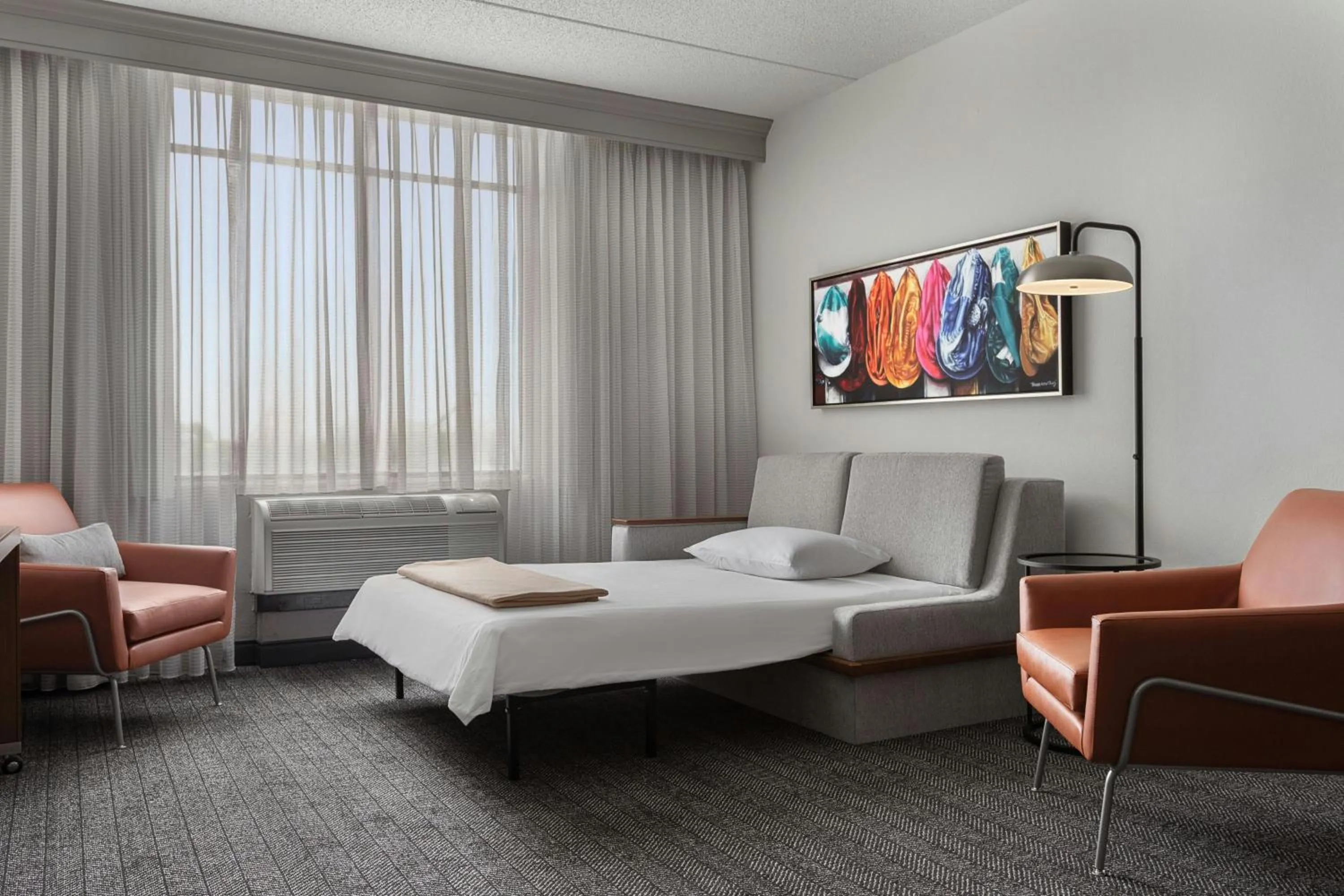 Photo of the whole room, Bed in Courtyard Louisville Airport