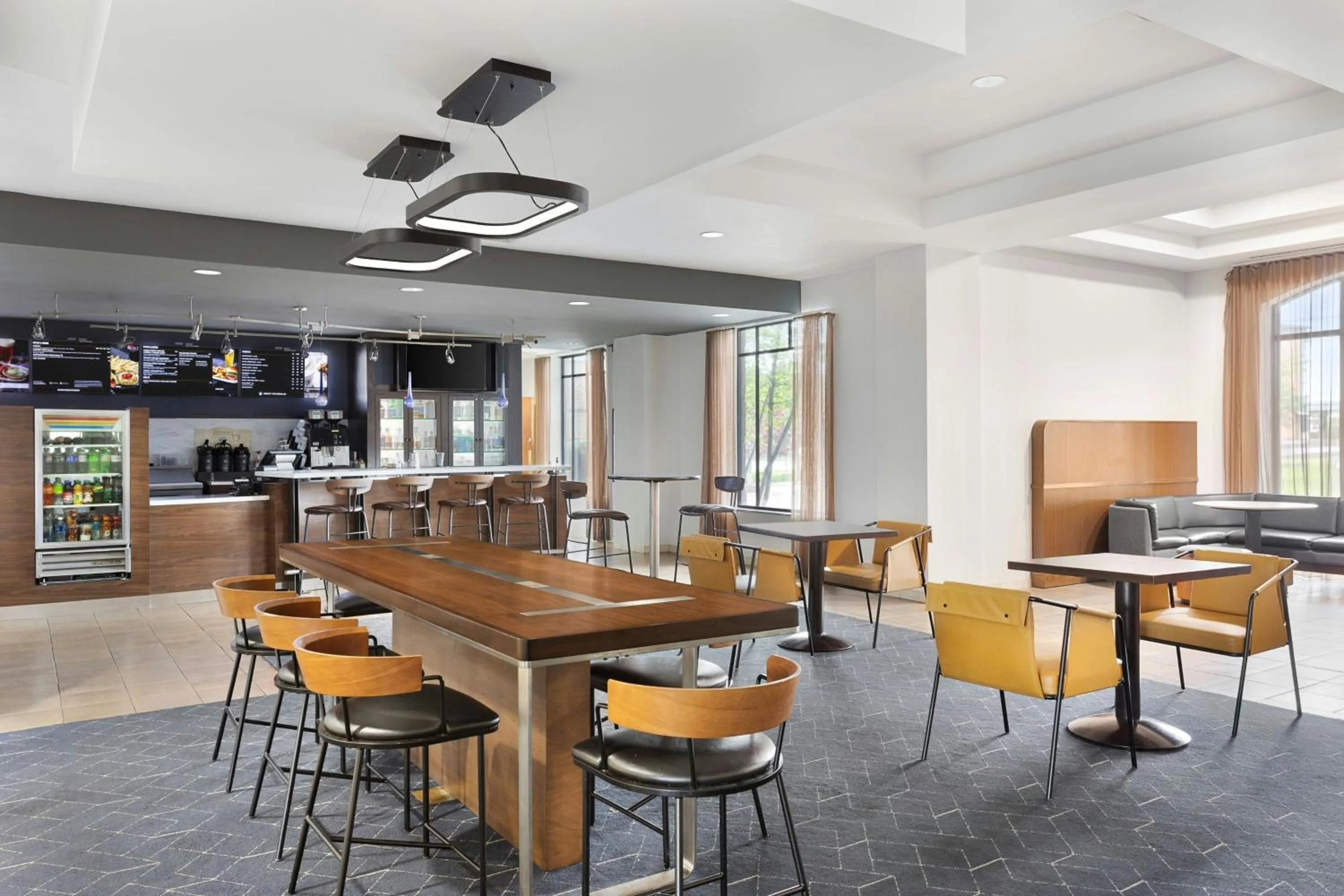 Lounge or bar in Courtyard Louisville Airport