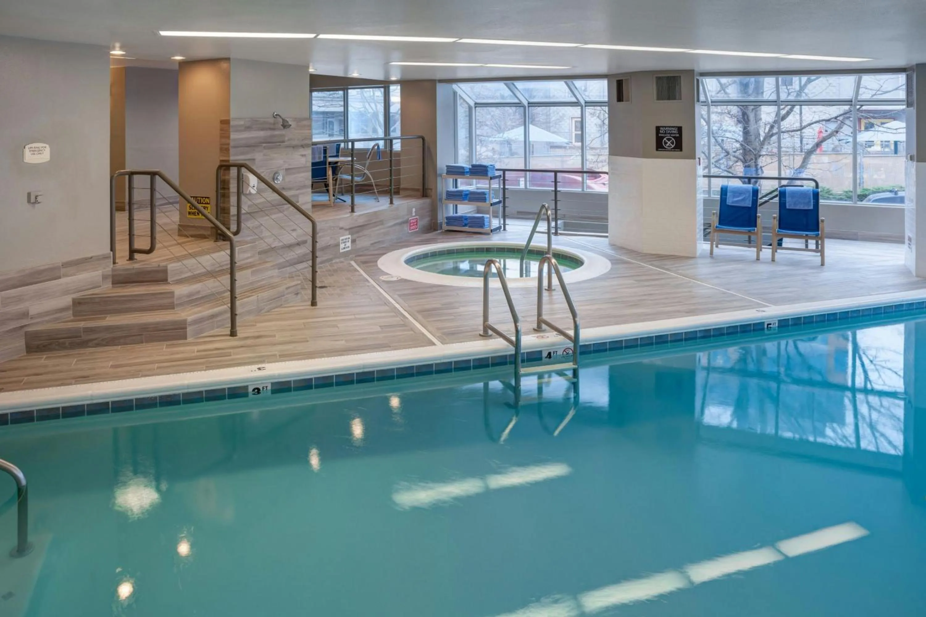 Swimming pool in Residence Inn by Marriott Seattle Downtown/Lake Union