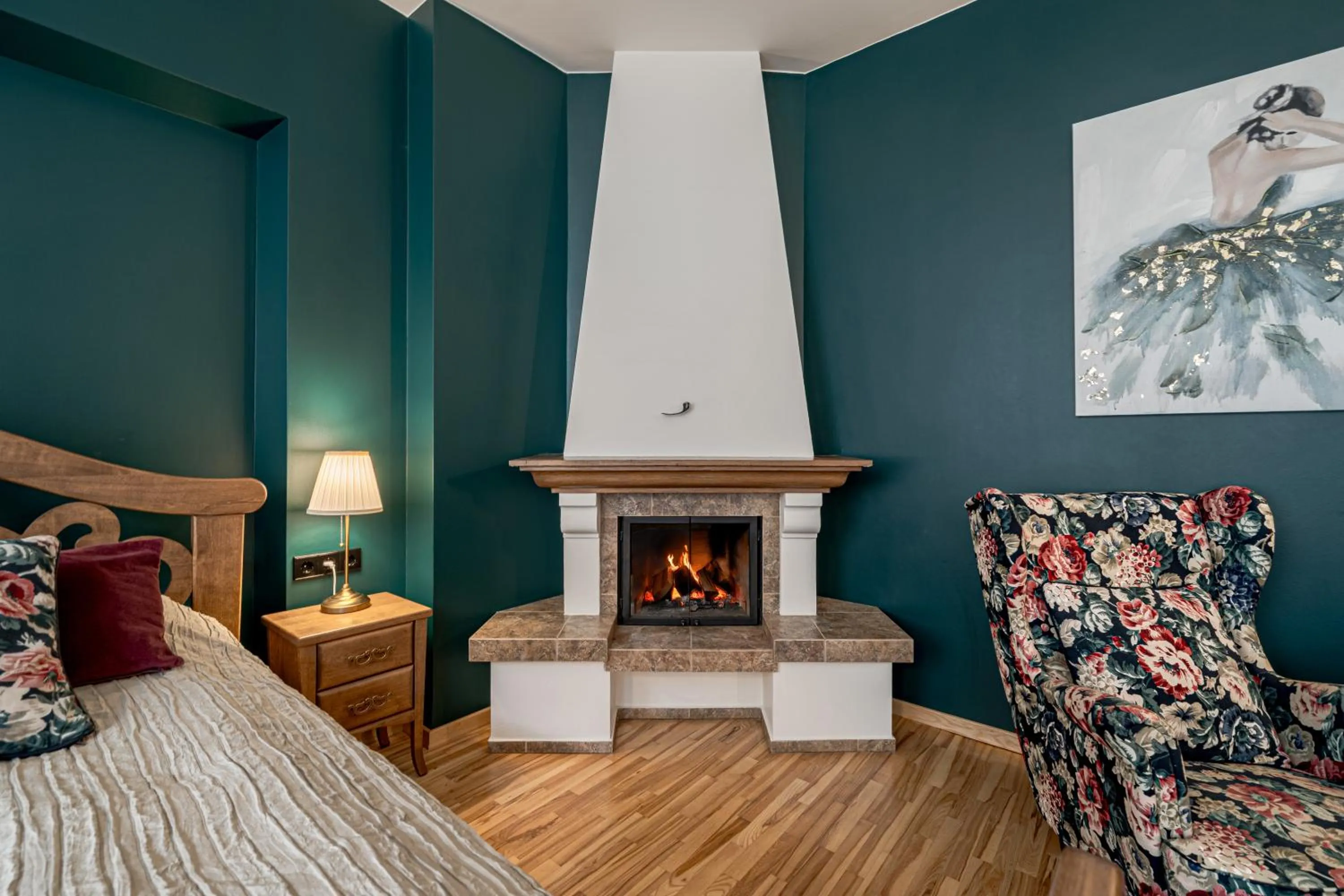 fireplace, Bed in Bernardinu B&B House