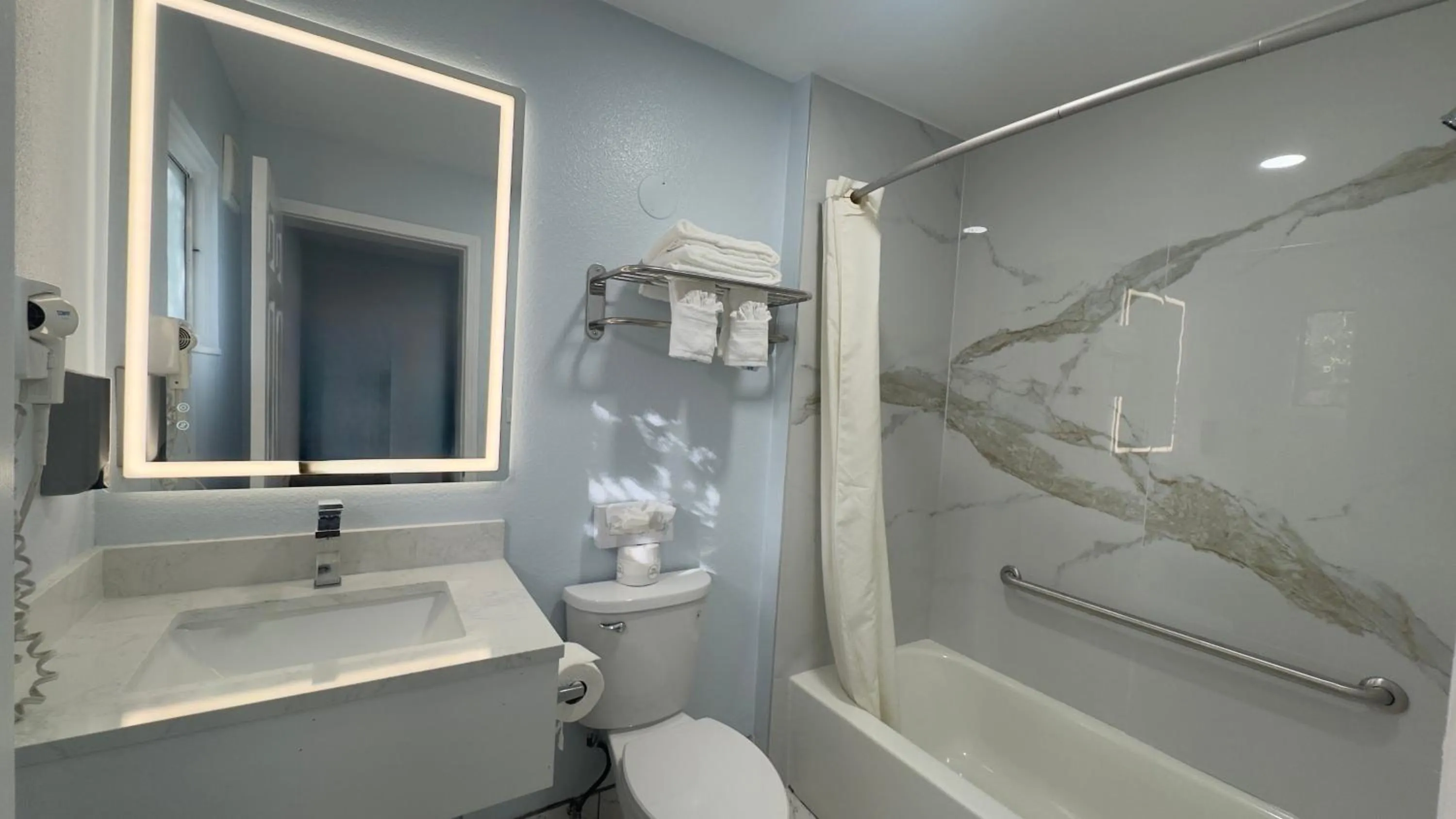 Bathroom in Pelican Inn