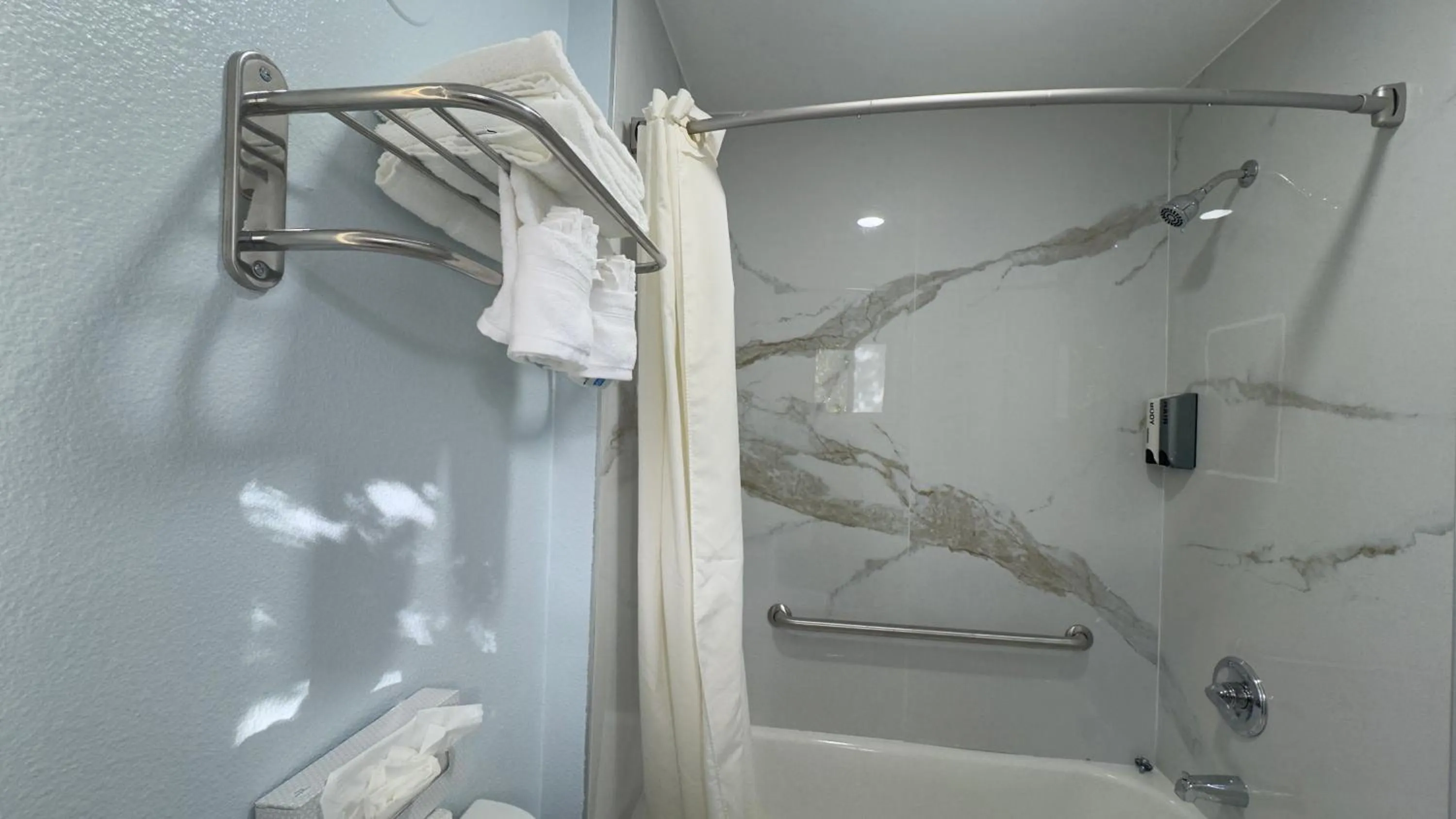 Bathroom in Pelican Inn