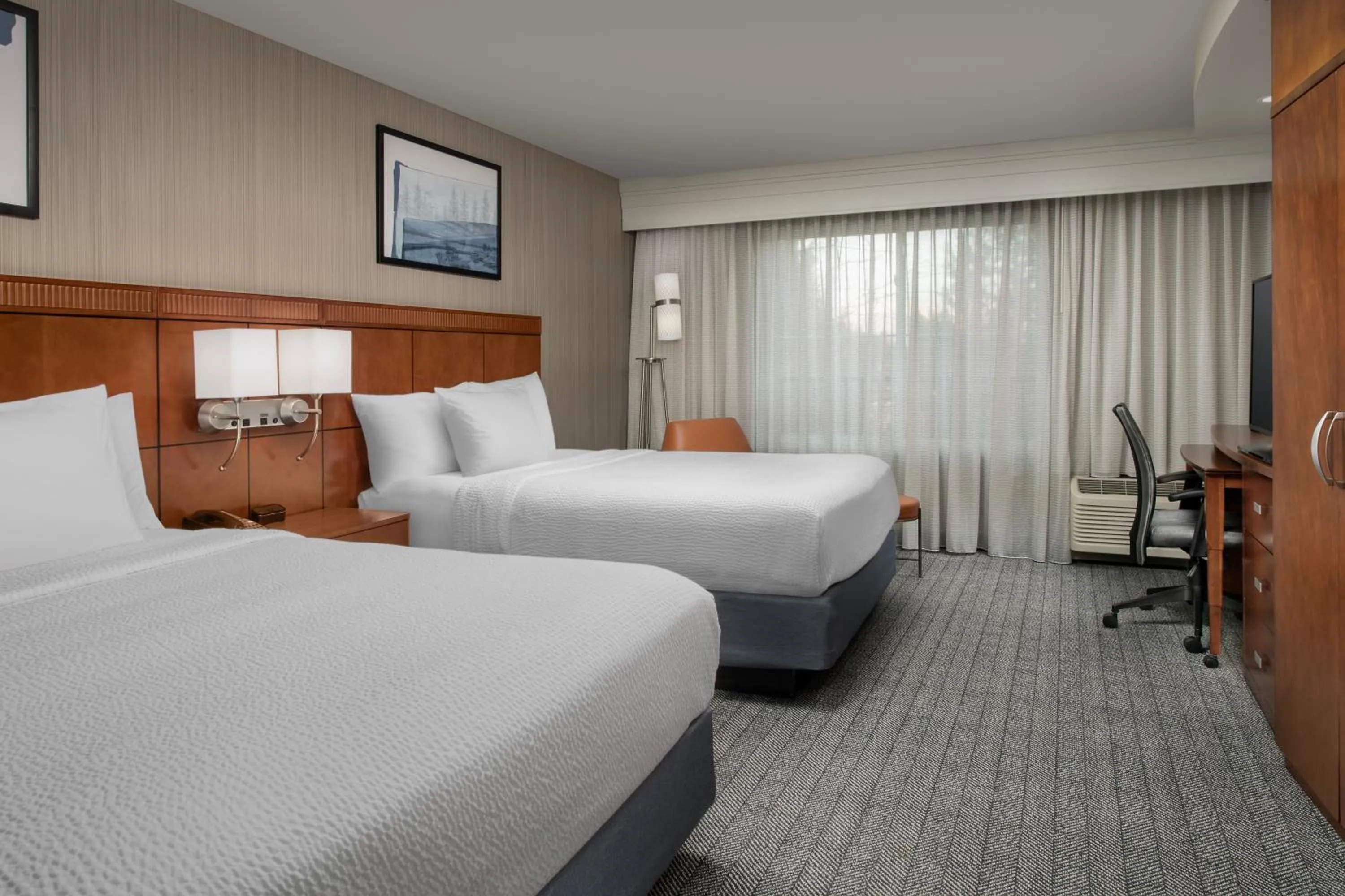 Bedroom, Bed in Courtyard by Marriott Seattle Kirkland