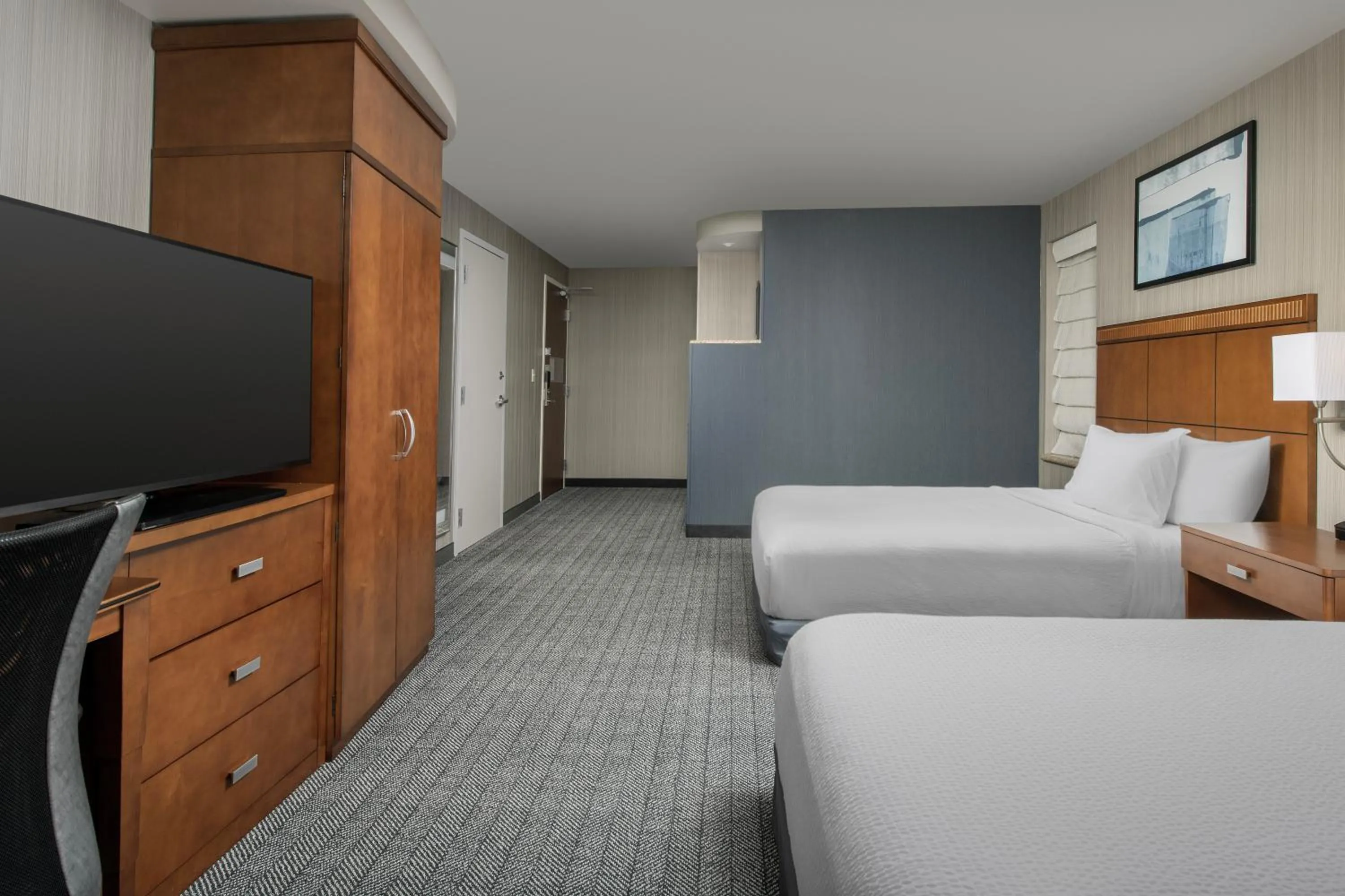 Bedroom, Bed in Courtyard by Marriott Seattle Kirkland