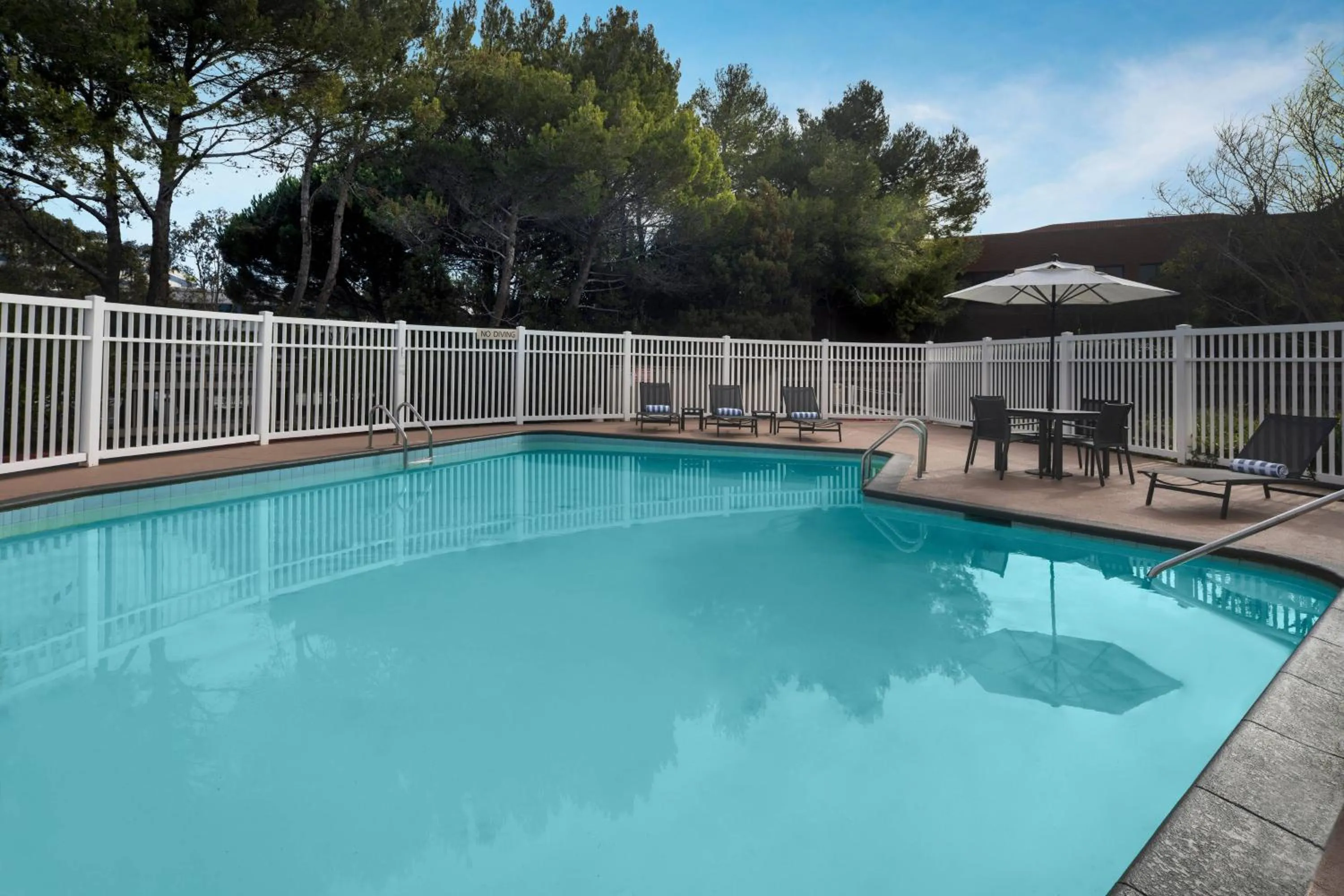 Swimming pool in Residence Inn by Marriott San Francisco Airport San Mateo