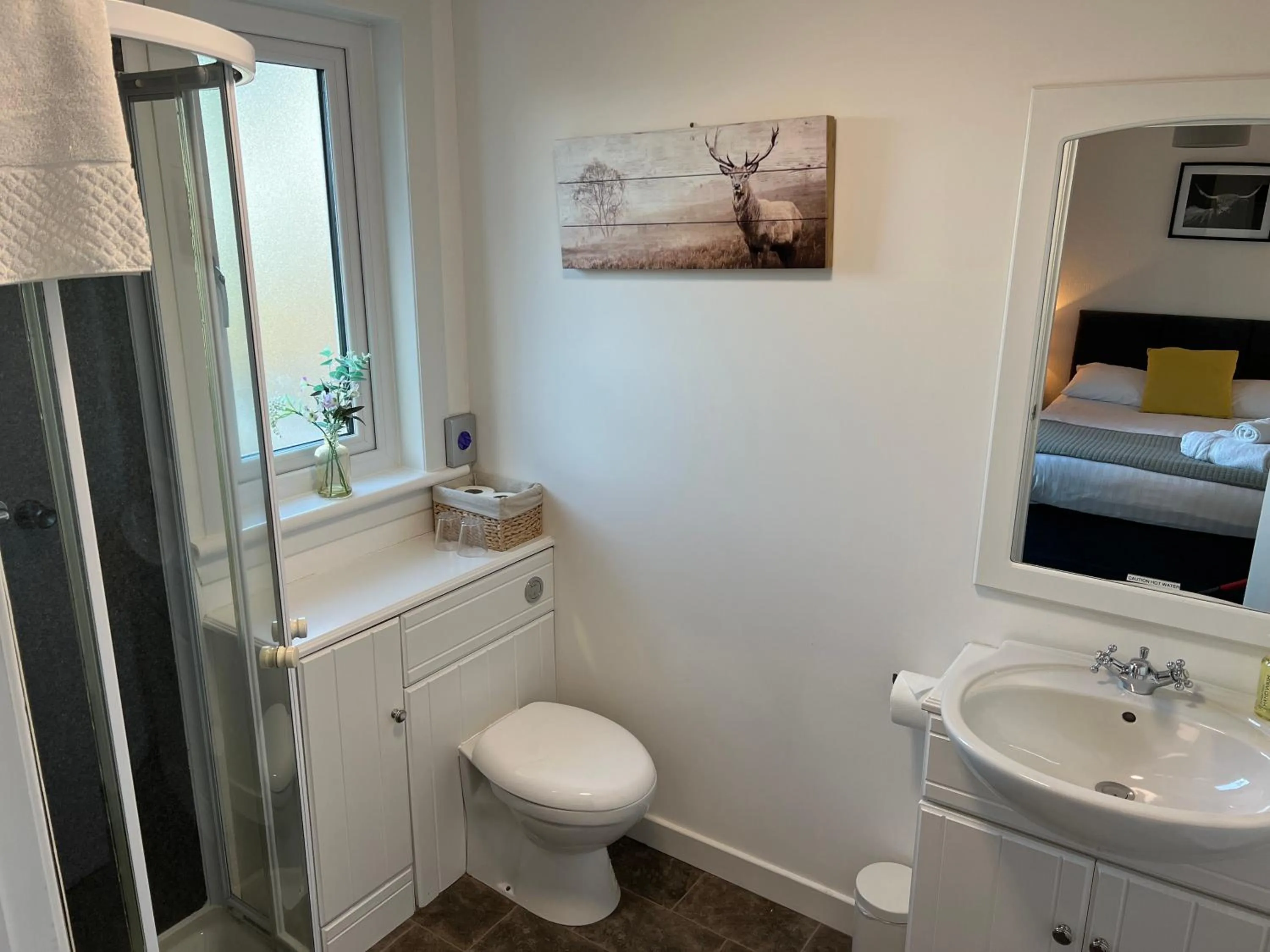 Shower, Bed in Loch Eyre House