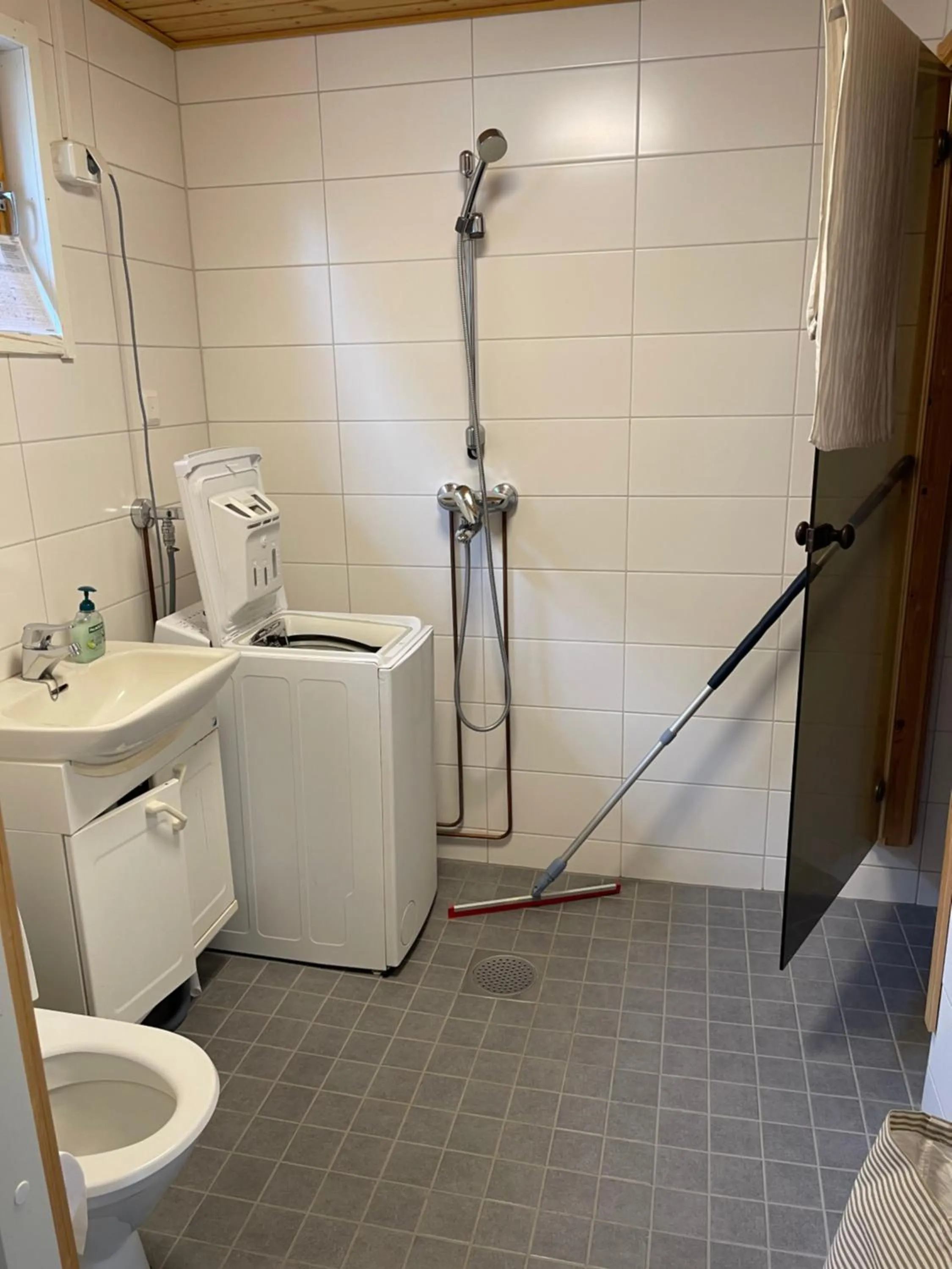 Shower in Arctic Lodge Hetan Kota