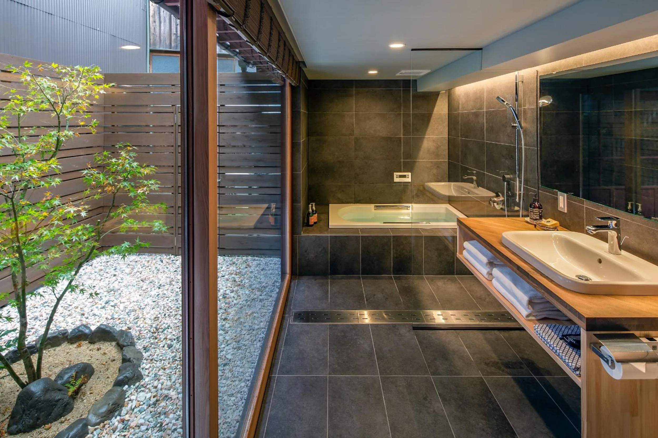 Shower in Obama Machiya Stay