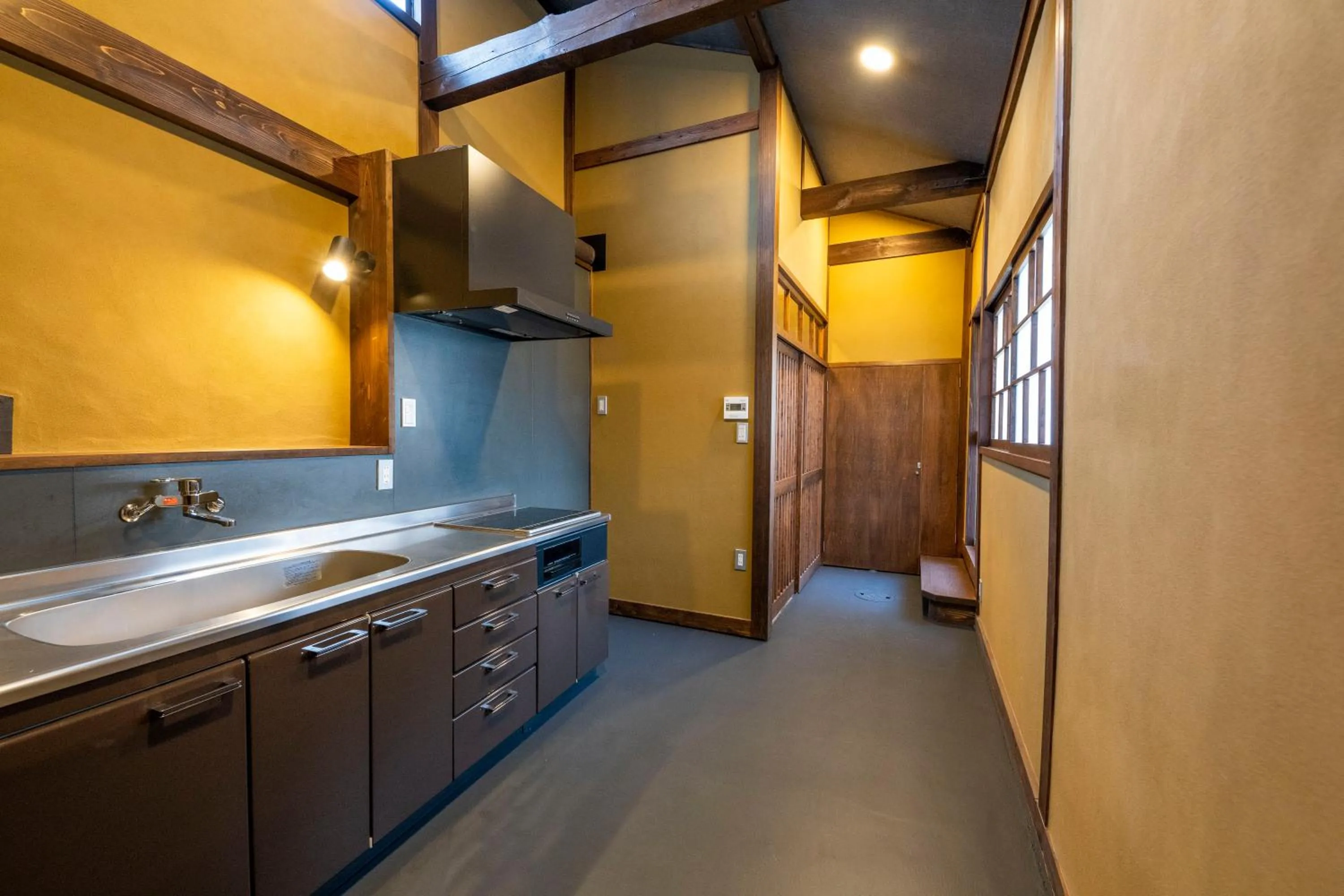 Kitchen or kitchenette in Obama Machiya Stay