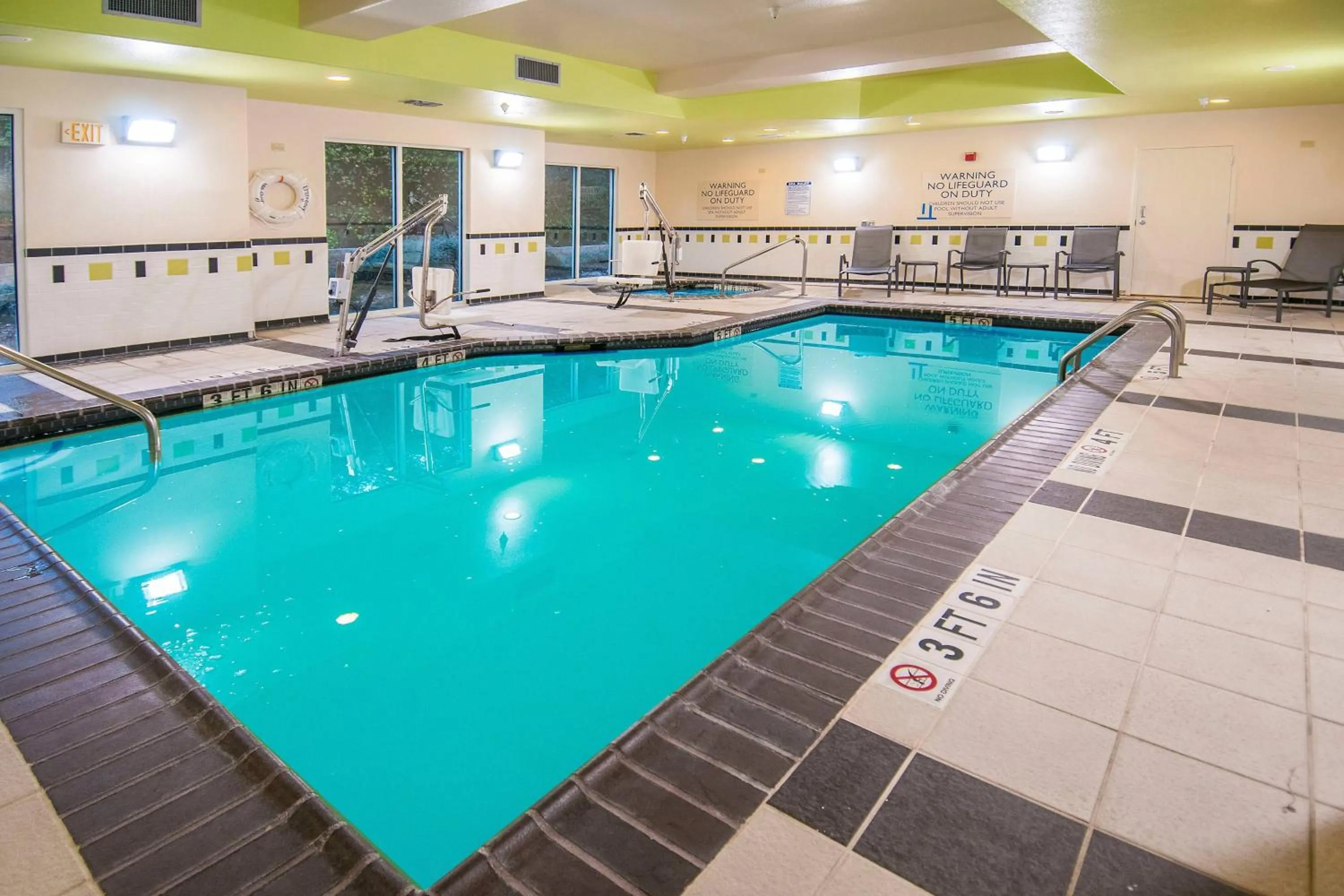 Swimming pool in Fairfield Inn & Suites by Marriott San Antonio North/Stone Oak