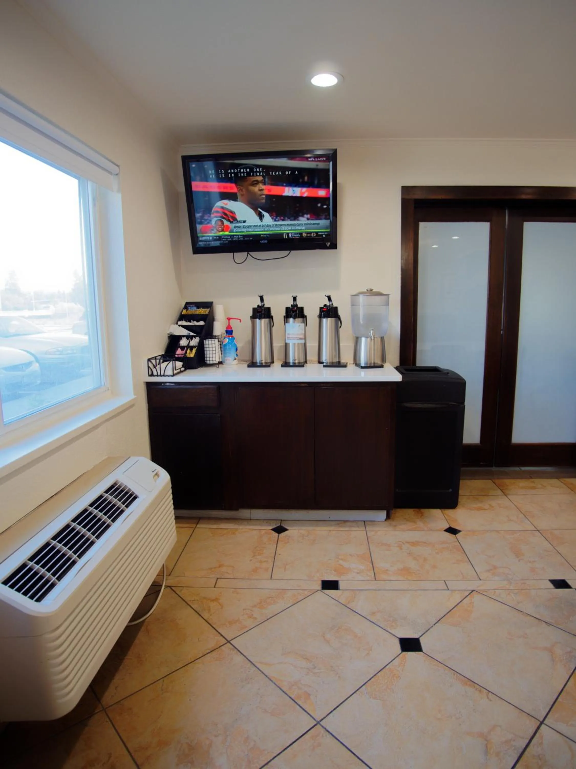 Coffee/tea facilities in Ramada by Wyndham Coeur d'Alene