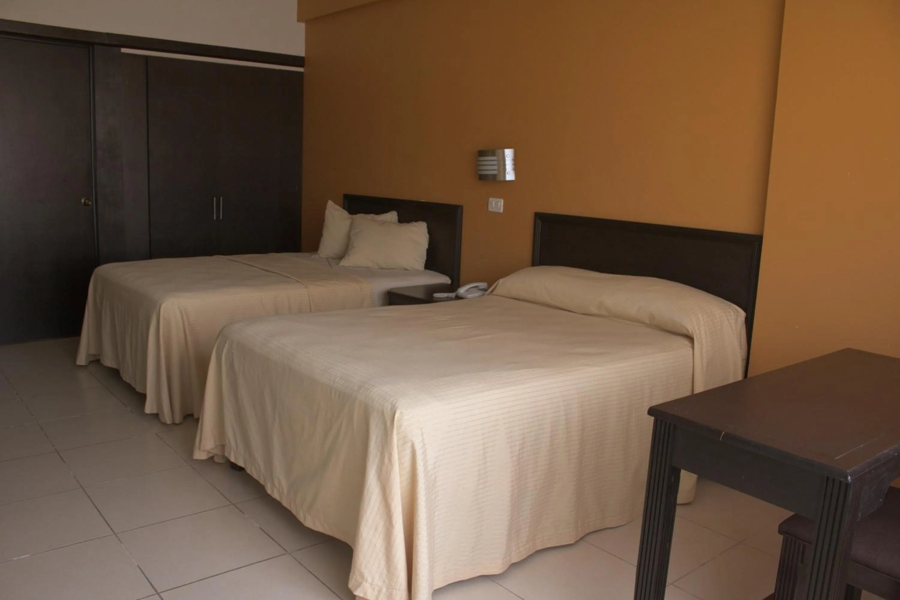 Photo of the whole room, Bed in Hotel Miraflores Villahermosa