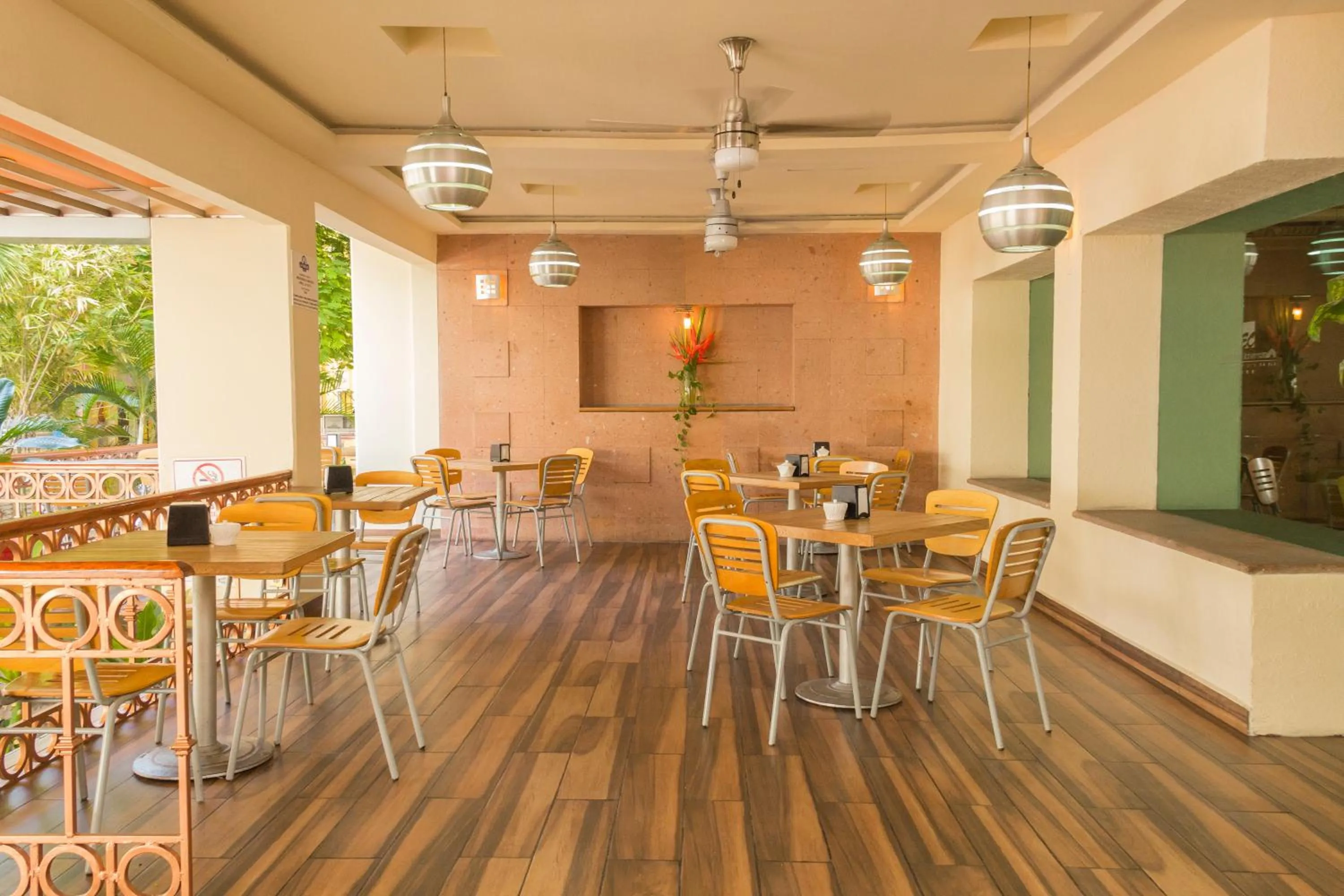 Restaurant/places to eat in Hotel Miraflores Villahermosa
