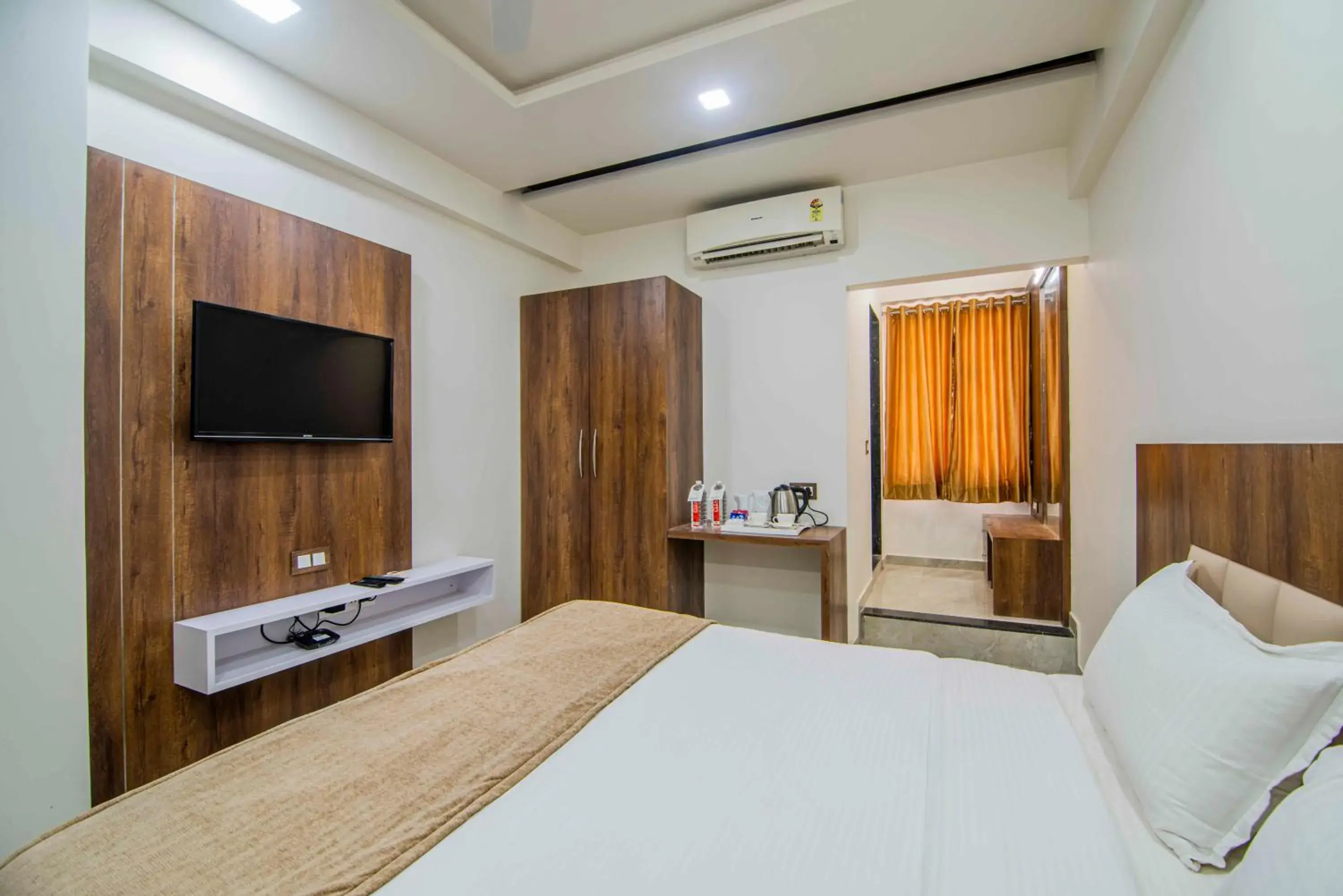 Photo of the whole room, Bed in Hotel City Inn Photo of the whole room, Bed in Hotel City Inn