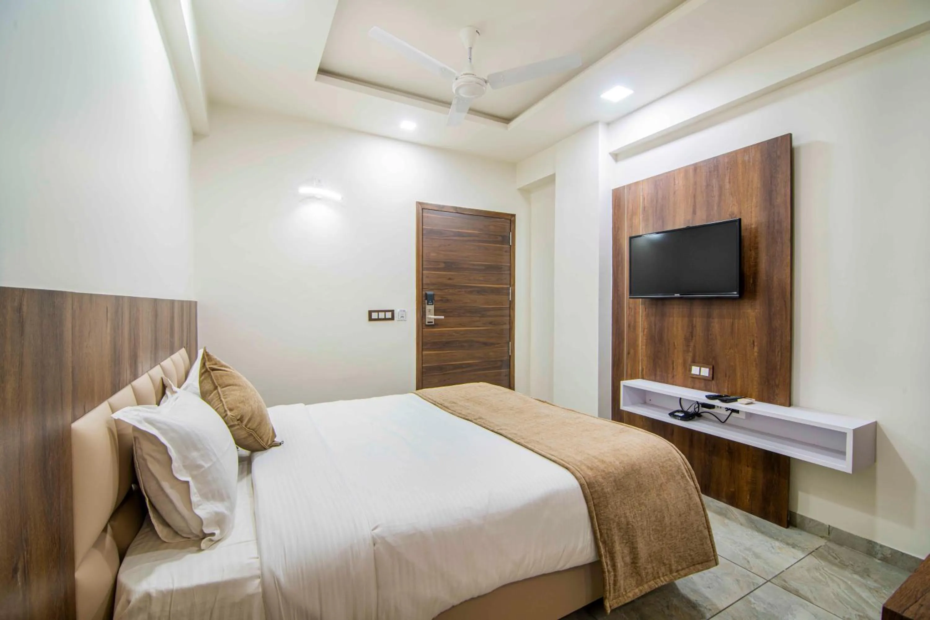 Photo of the whole room, Bed in Hotel City Inn