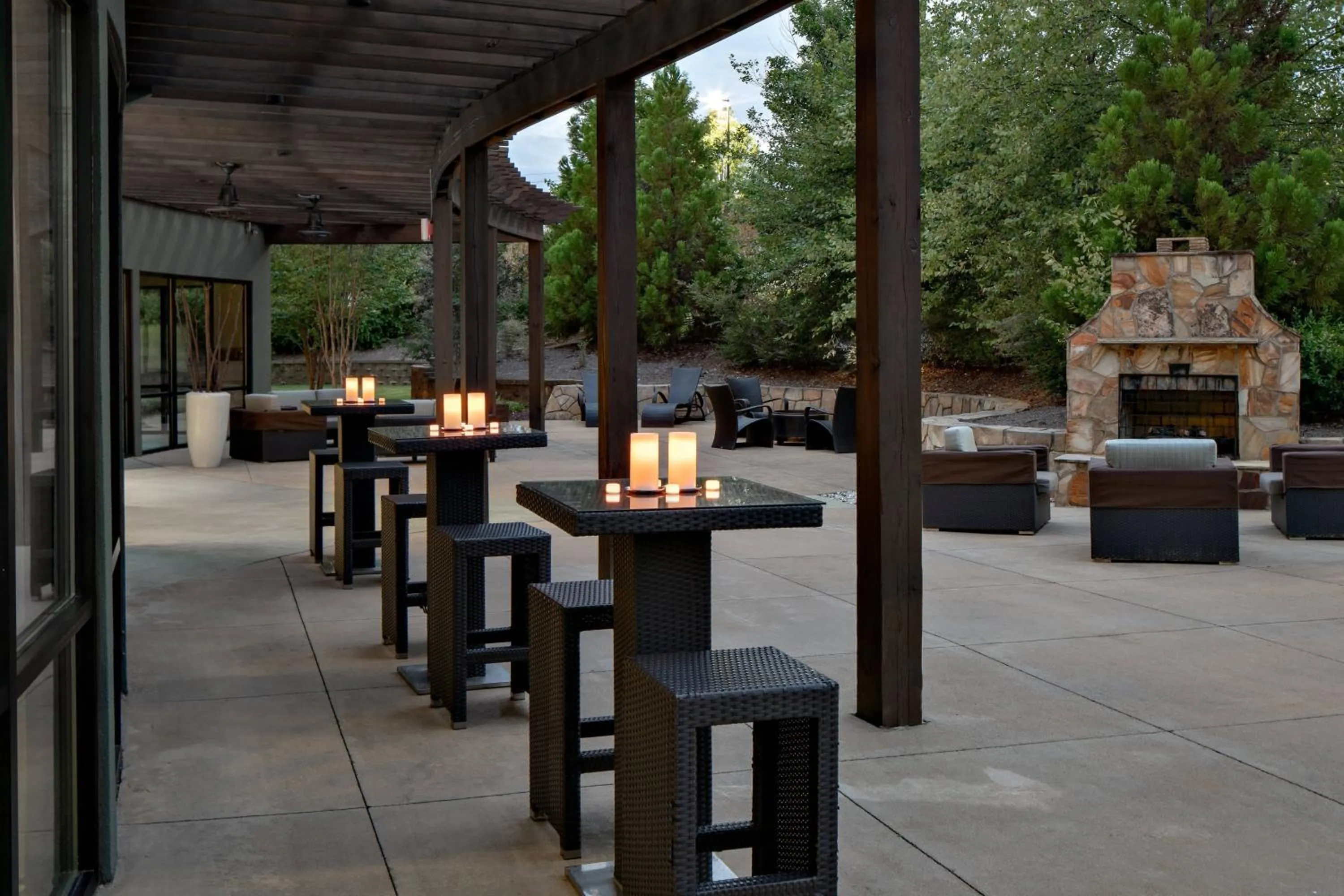 Restaurant/places to eat in Courtyard by Marriott Raleigh North/Triangle Town Center