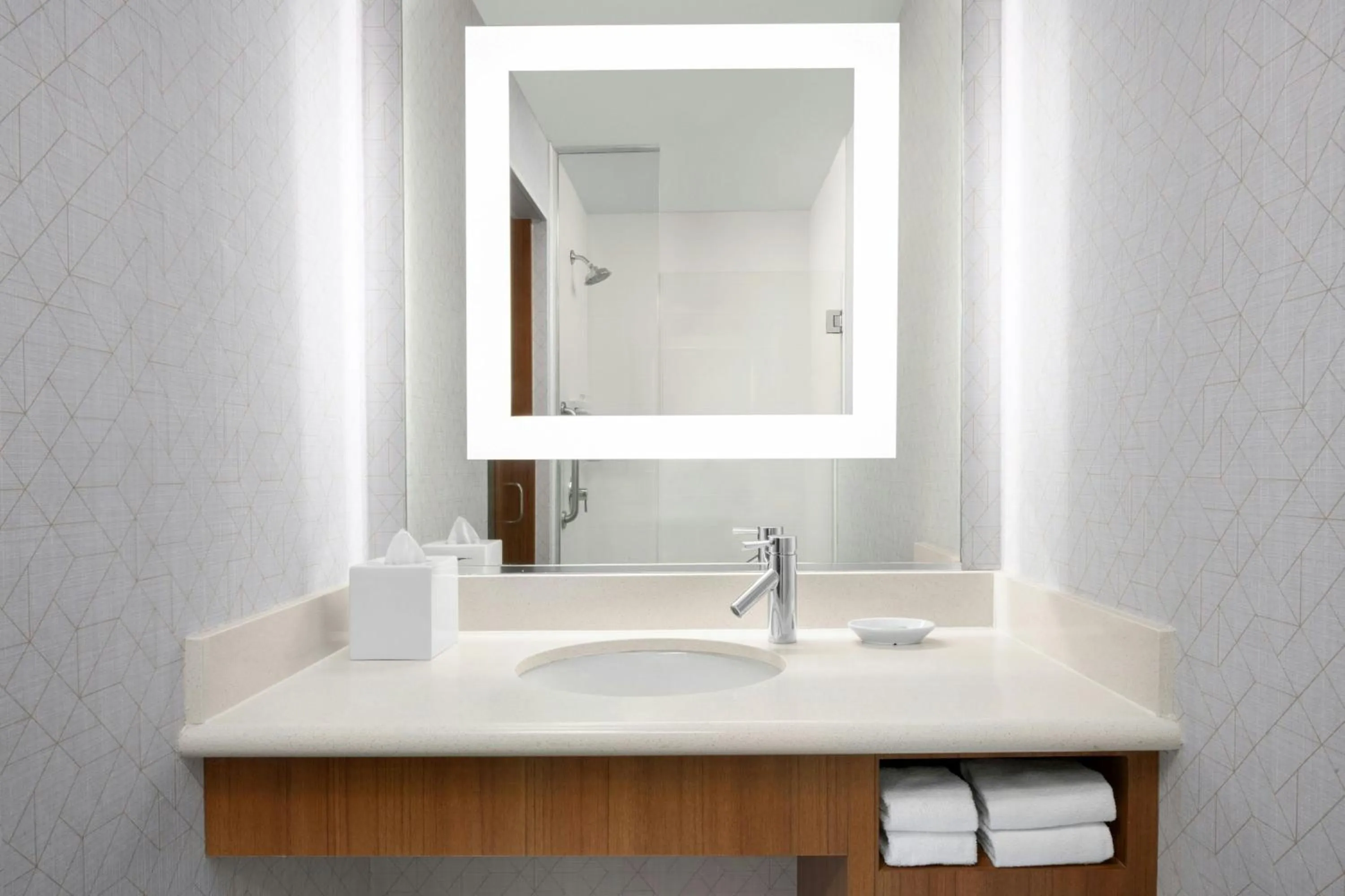 Bathroom in SpringHill Suites Irvine John Wayne Airport / Orange County