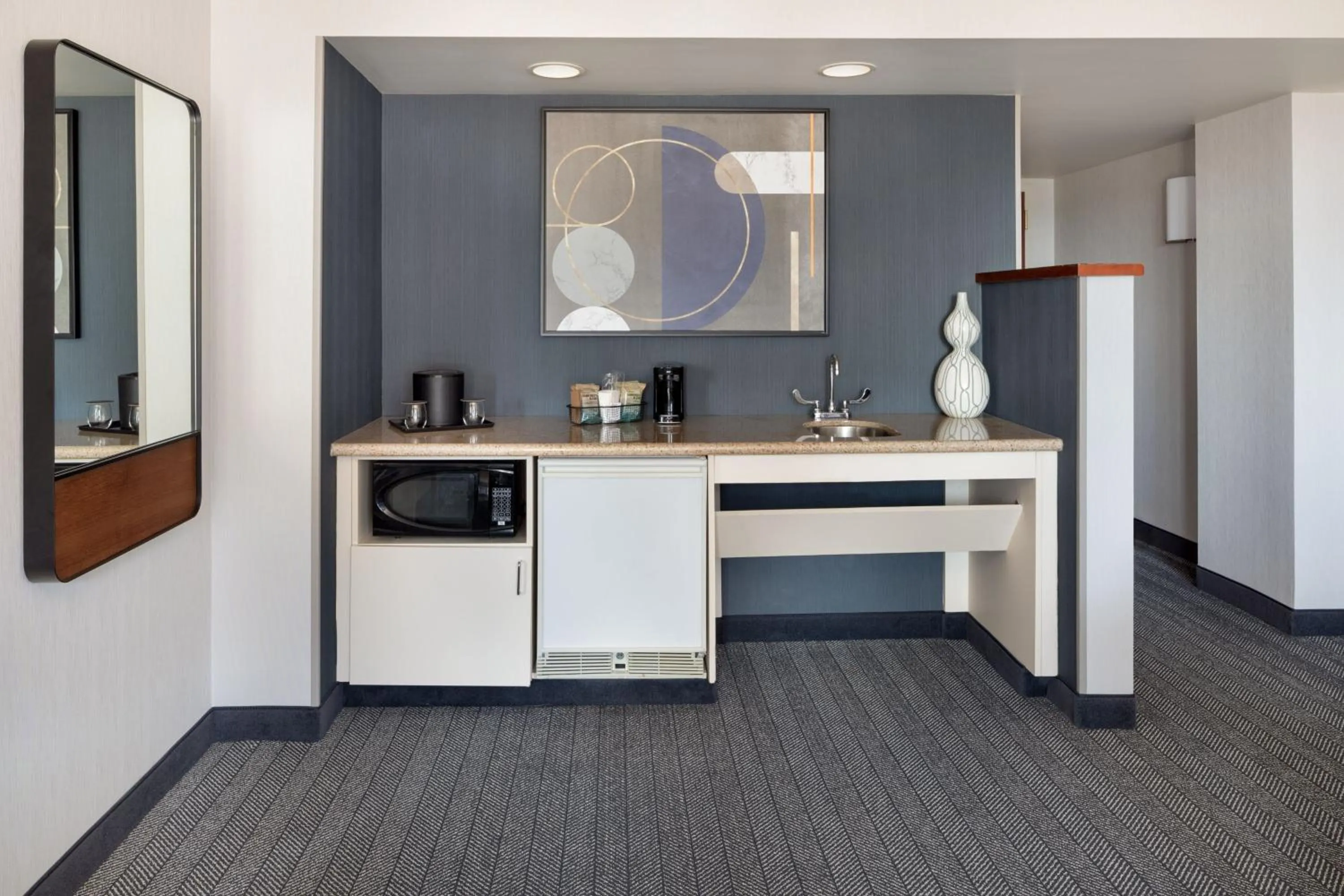 Lounge or bar in Courtyard by Marriott Stamford Downtown