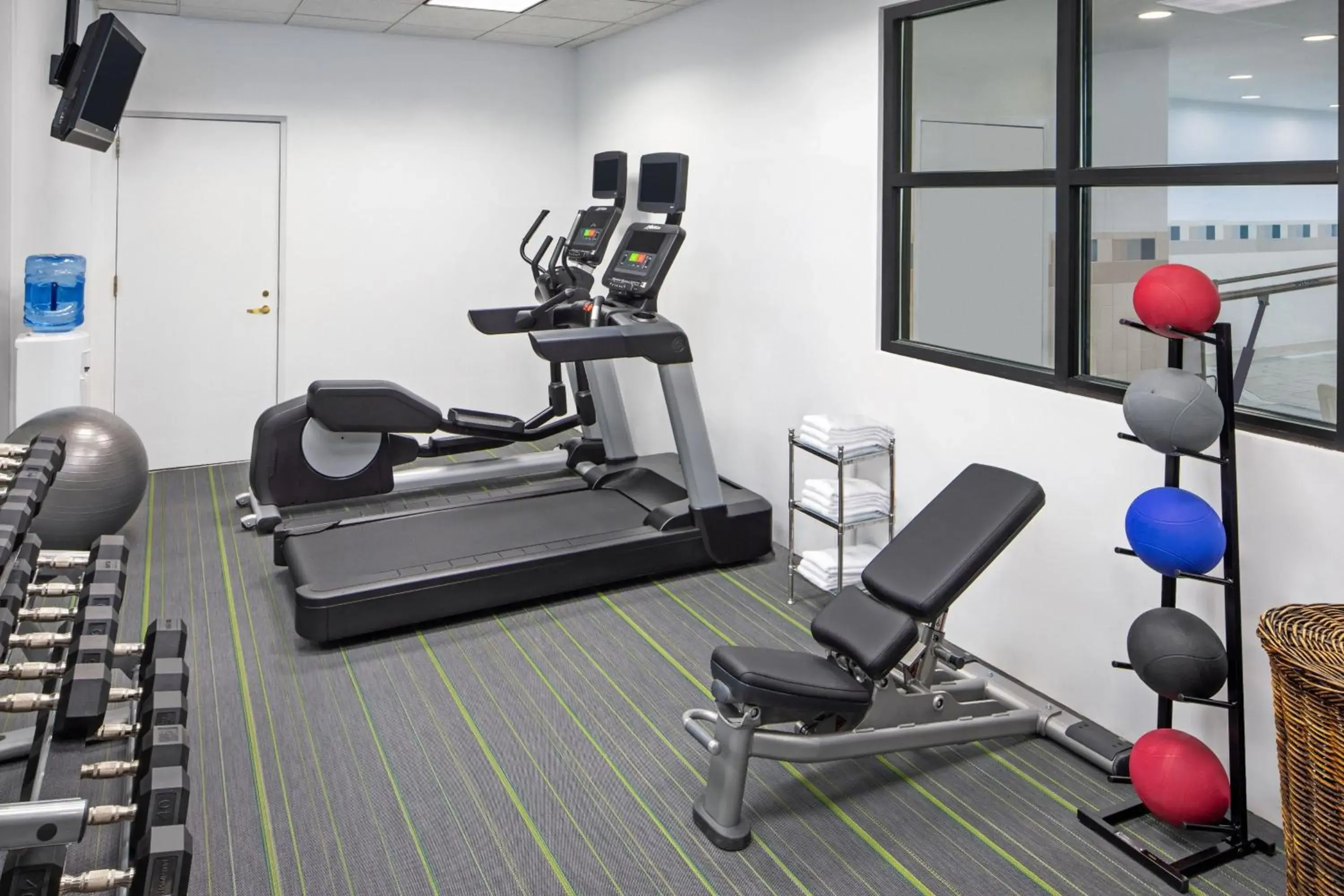 Fitness centre/facilities in Courtyard by Marriott Stamford Downtown Fitness centre/facilities in Courtyard by Marriott Stamford Downtown