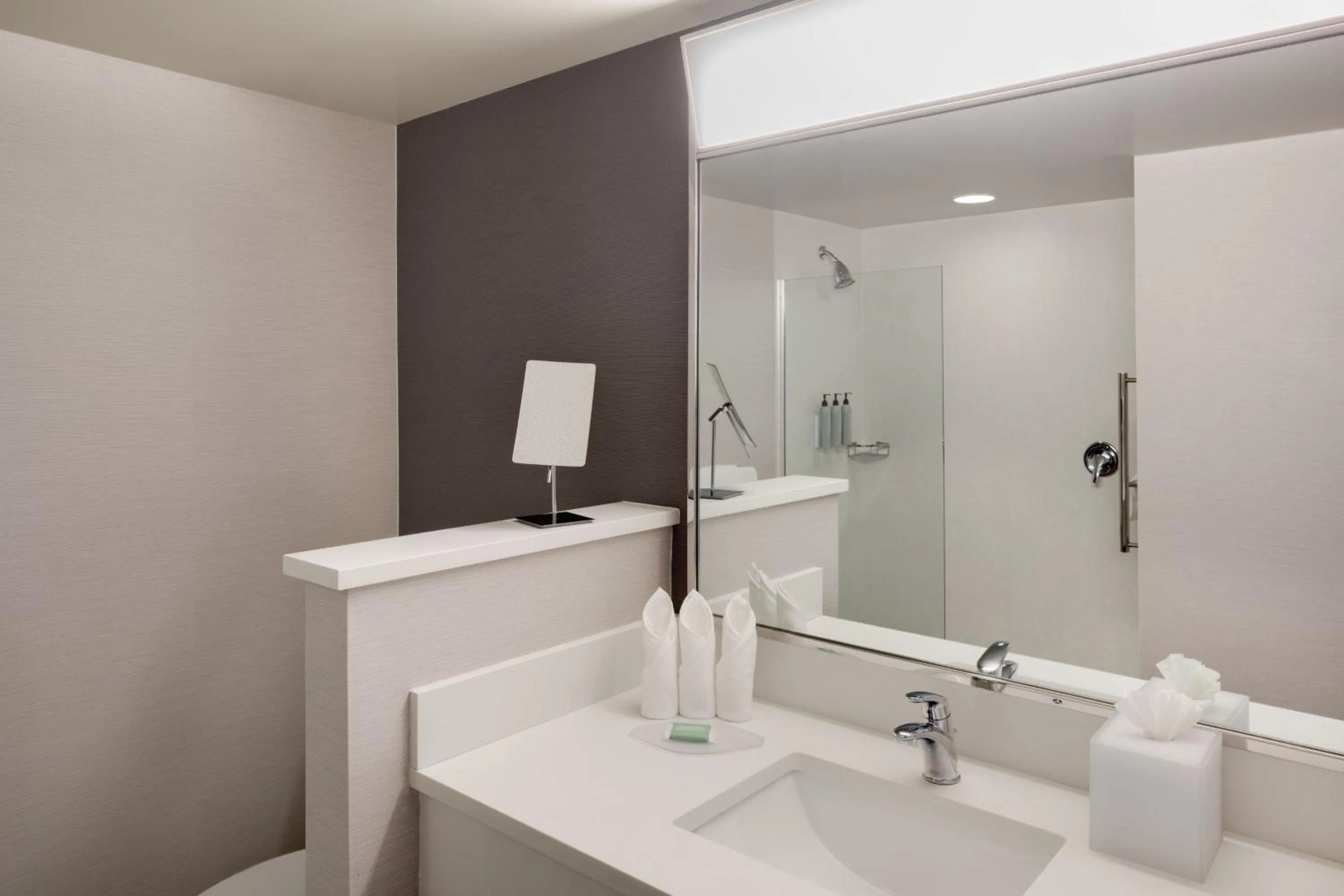 Bathroom in Courtyard by Marriott Stamford Downtown