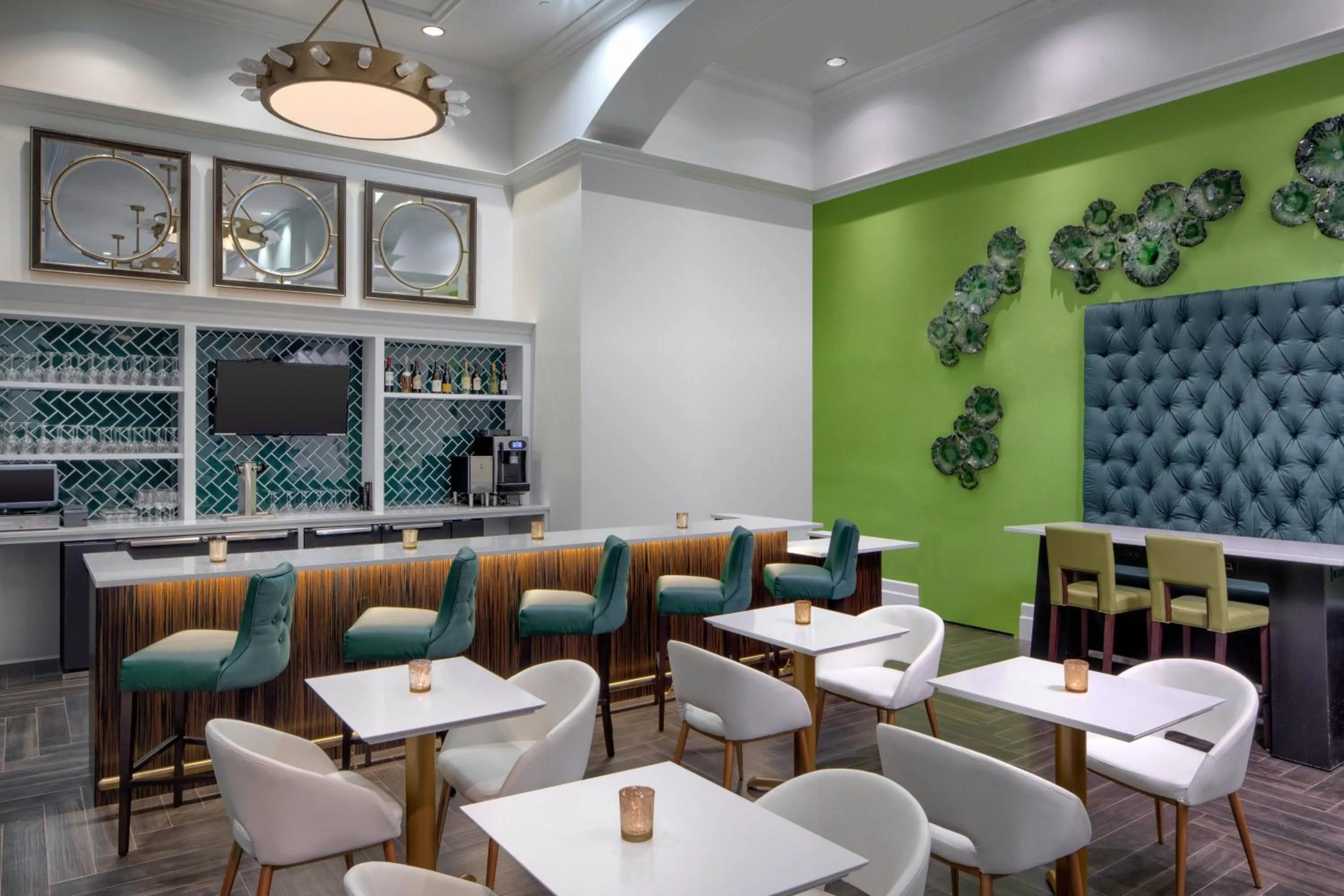 Restaurant/places to eat in Courtyard by Marriott Stamford Downtown