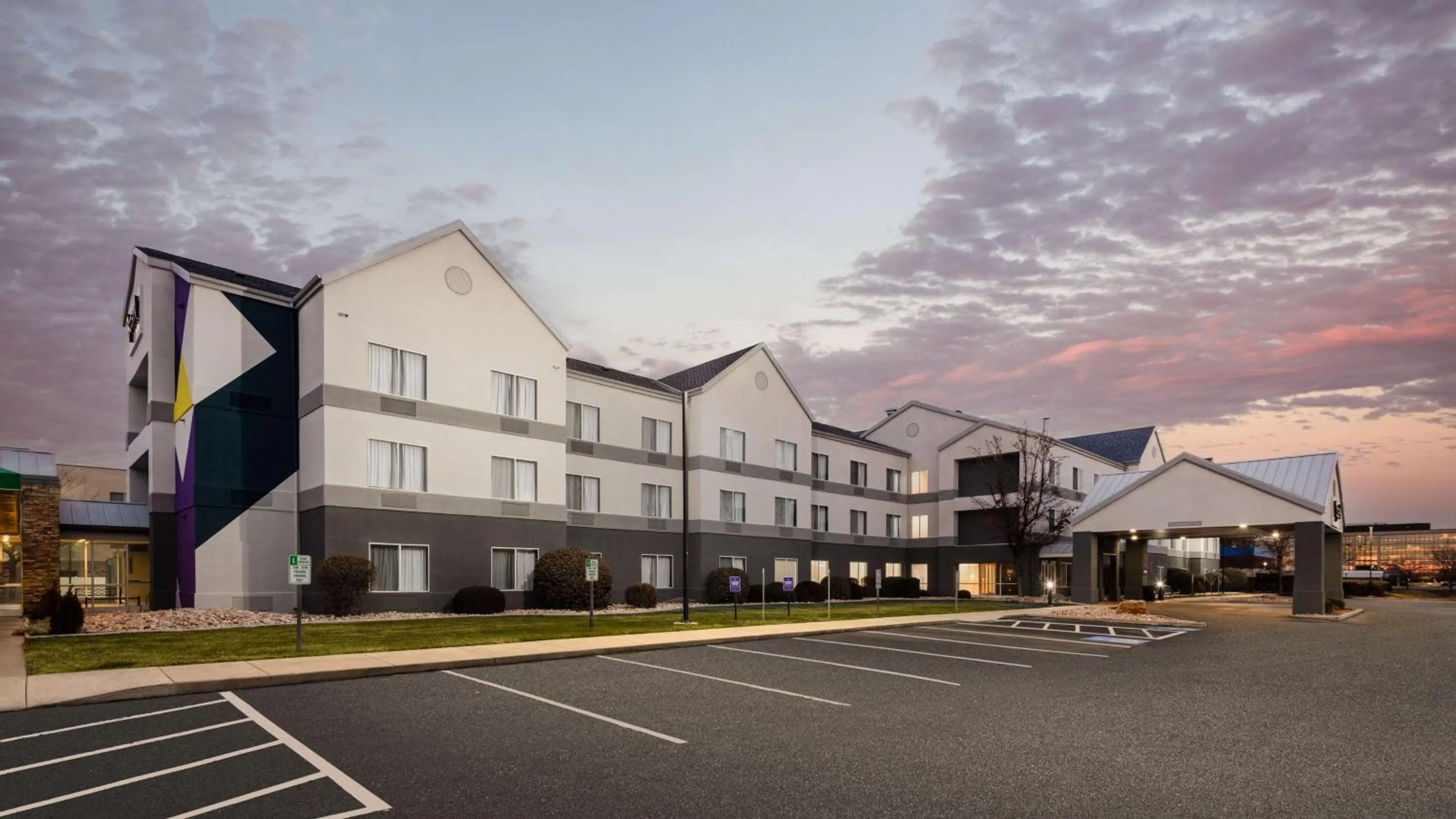 Property building in Spark by Hilton Salt Lake City Airport