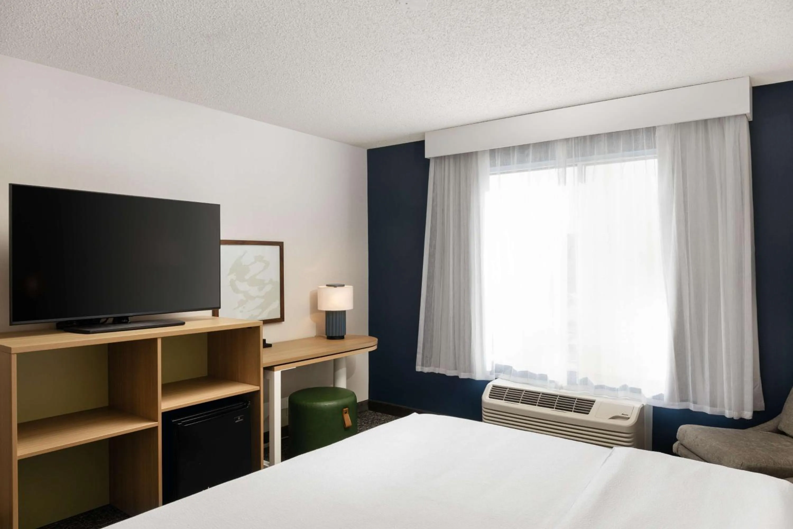 Bedroom, Bed in Spark by Hilton Salt Lake City Airport