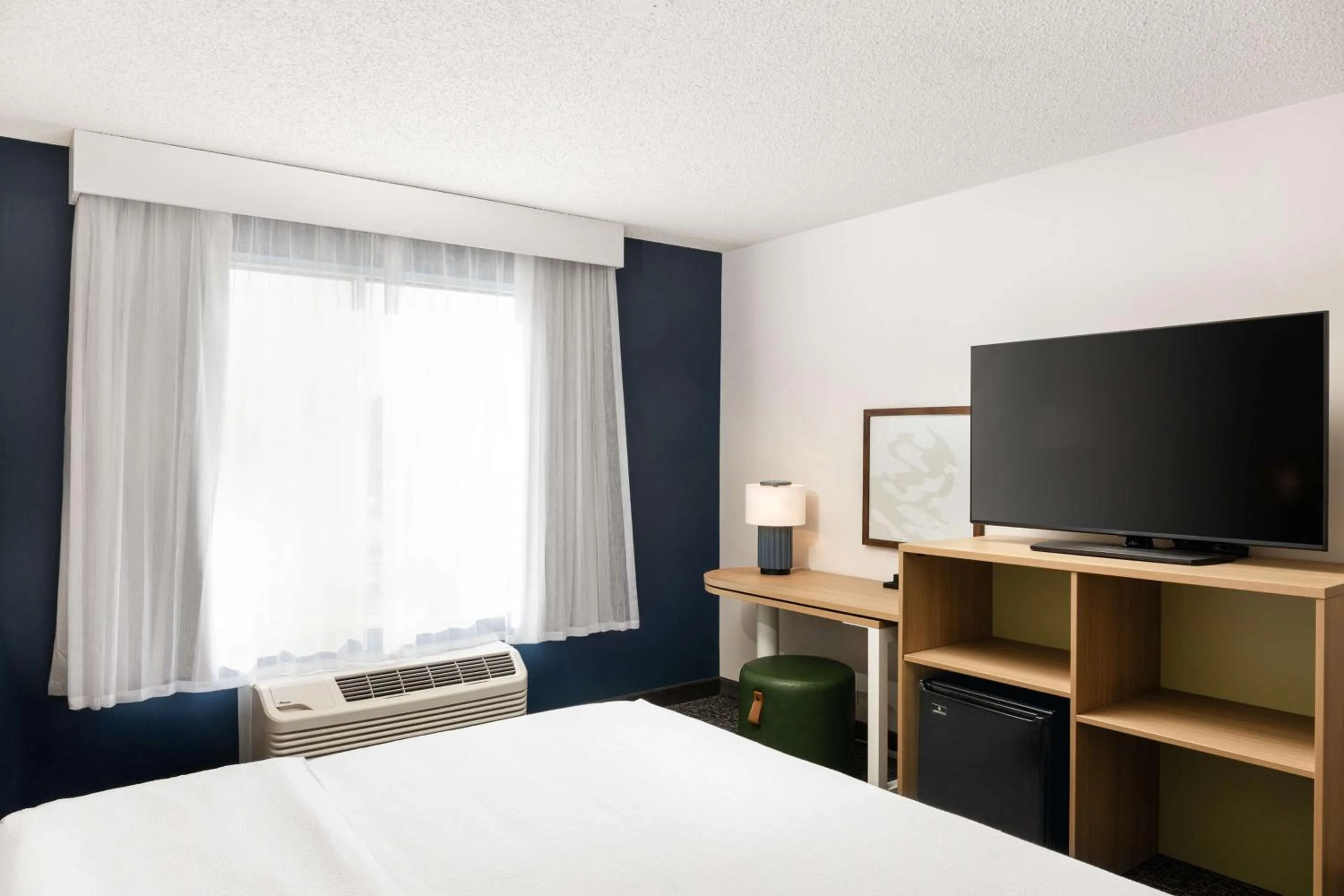 Bedroom, Bed in Spark by Hilton Salt Lake City Airport