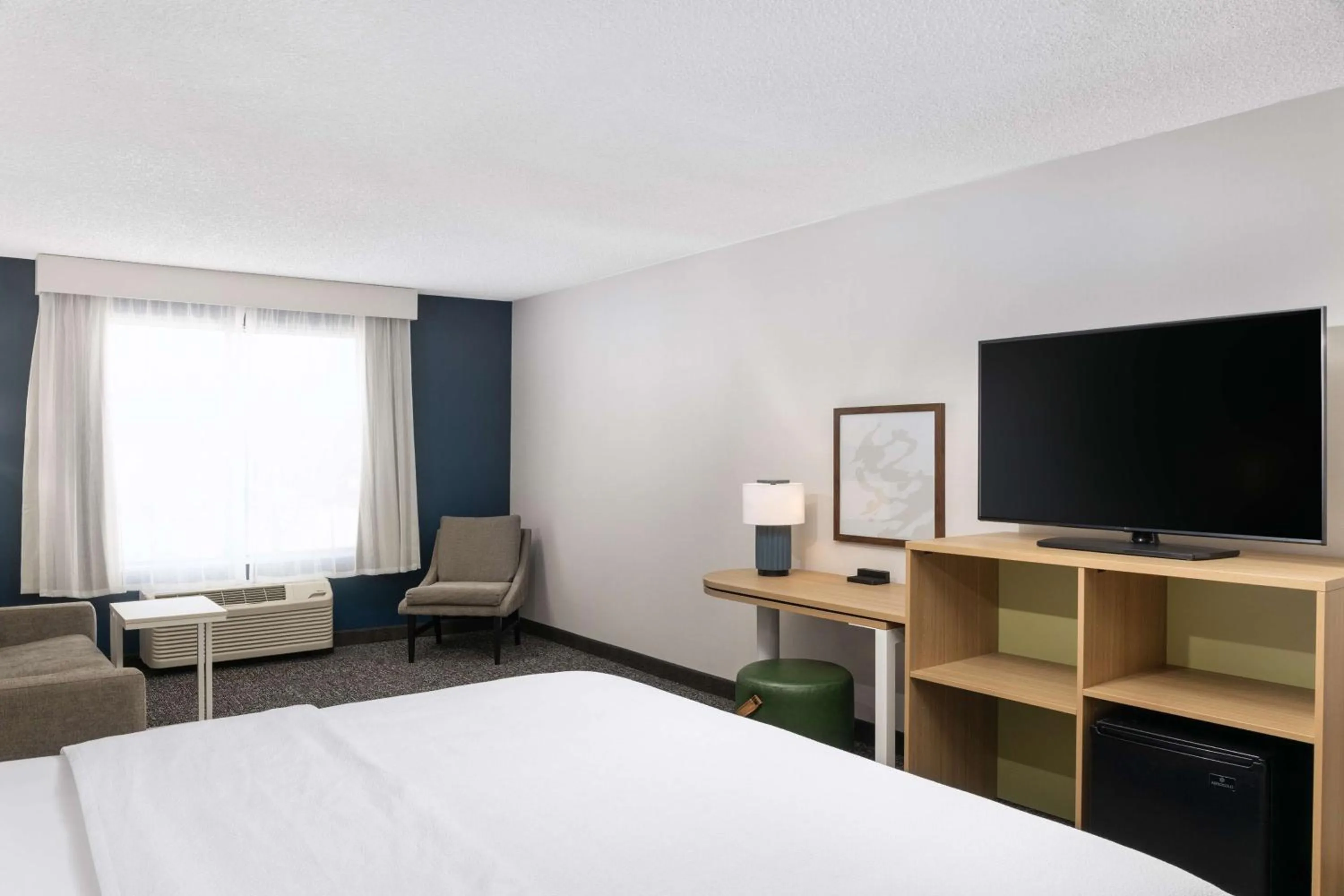 Bedroom, Bed in Spark by Hilton Salt Lake City Airport