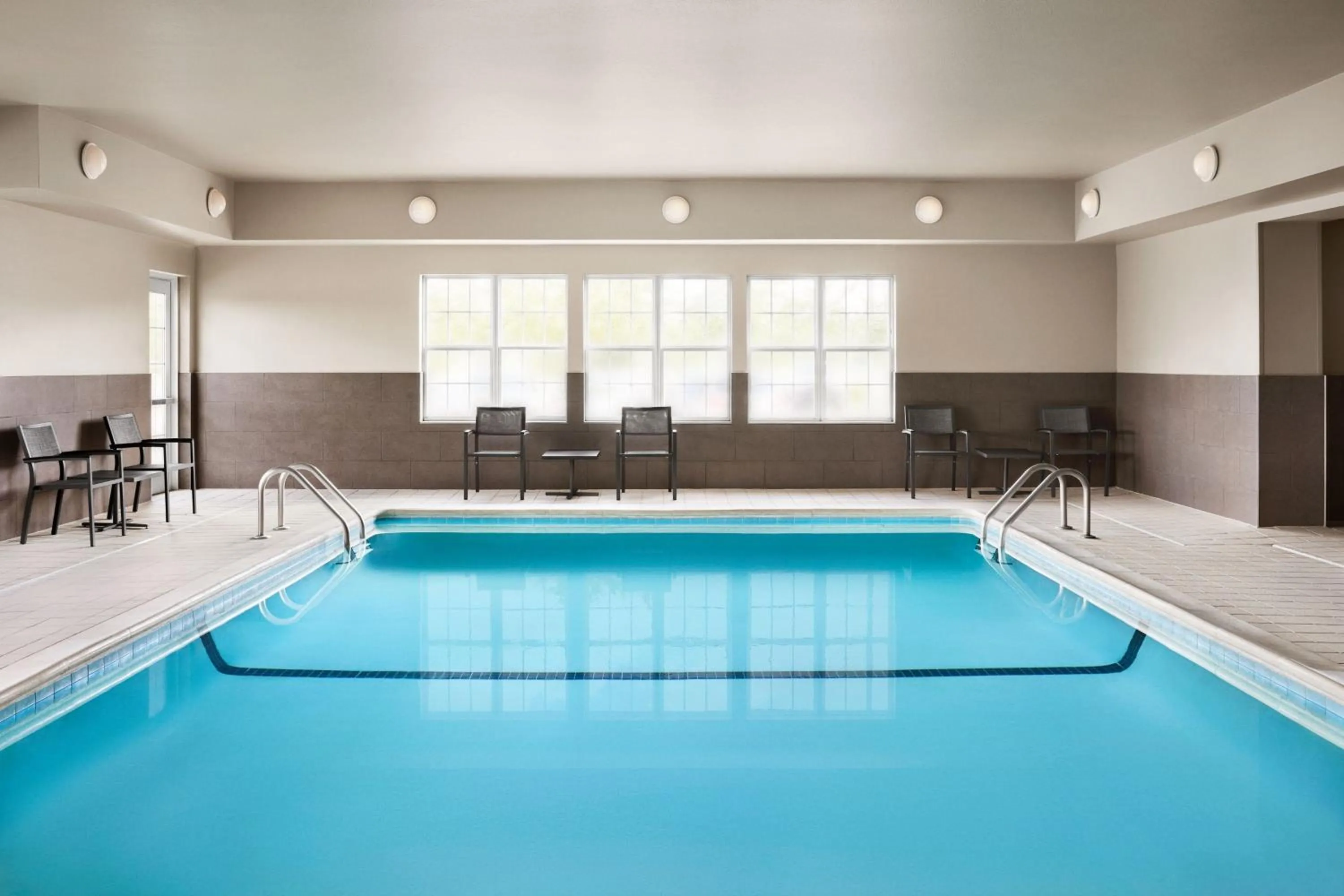 Swimming pool in Residence Inn Indianapolis Northwest