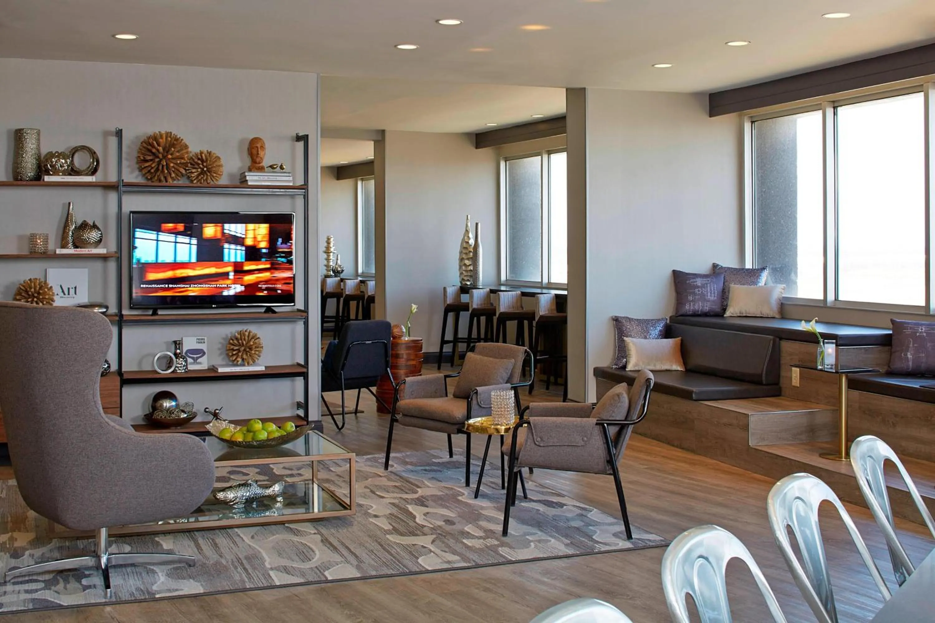 Lounge or bar in Renaissance St. Louis Airport Hotel