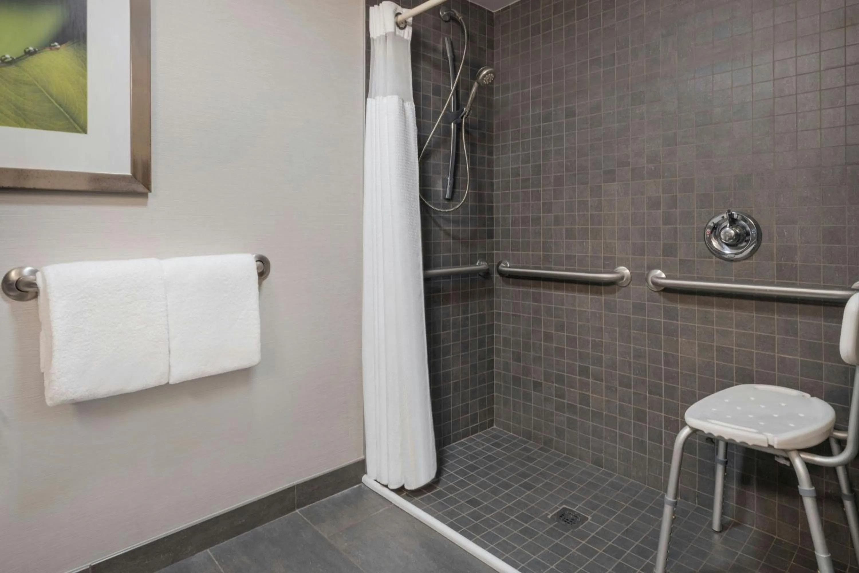 Bathroom in Courtyard Tampa North / I-75 Fletcher