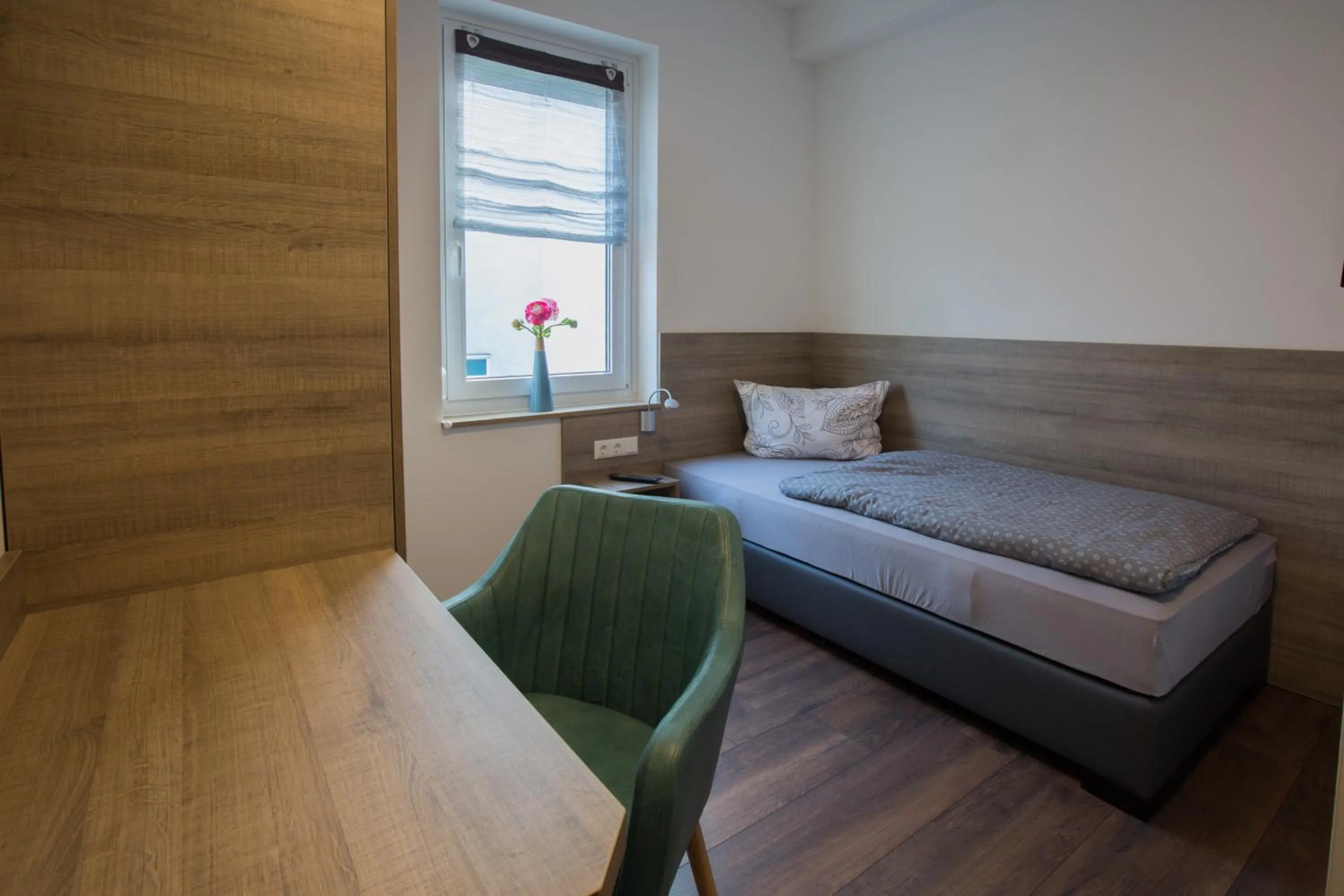 Photo of the whole room, Bed in Hotel Zur Alten Börse