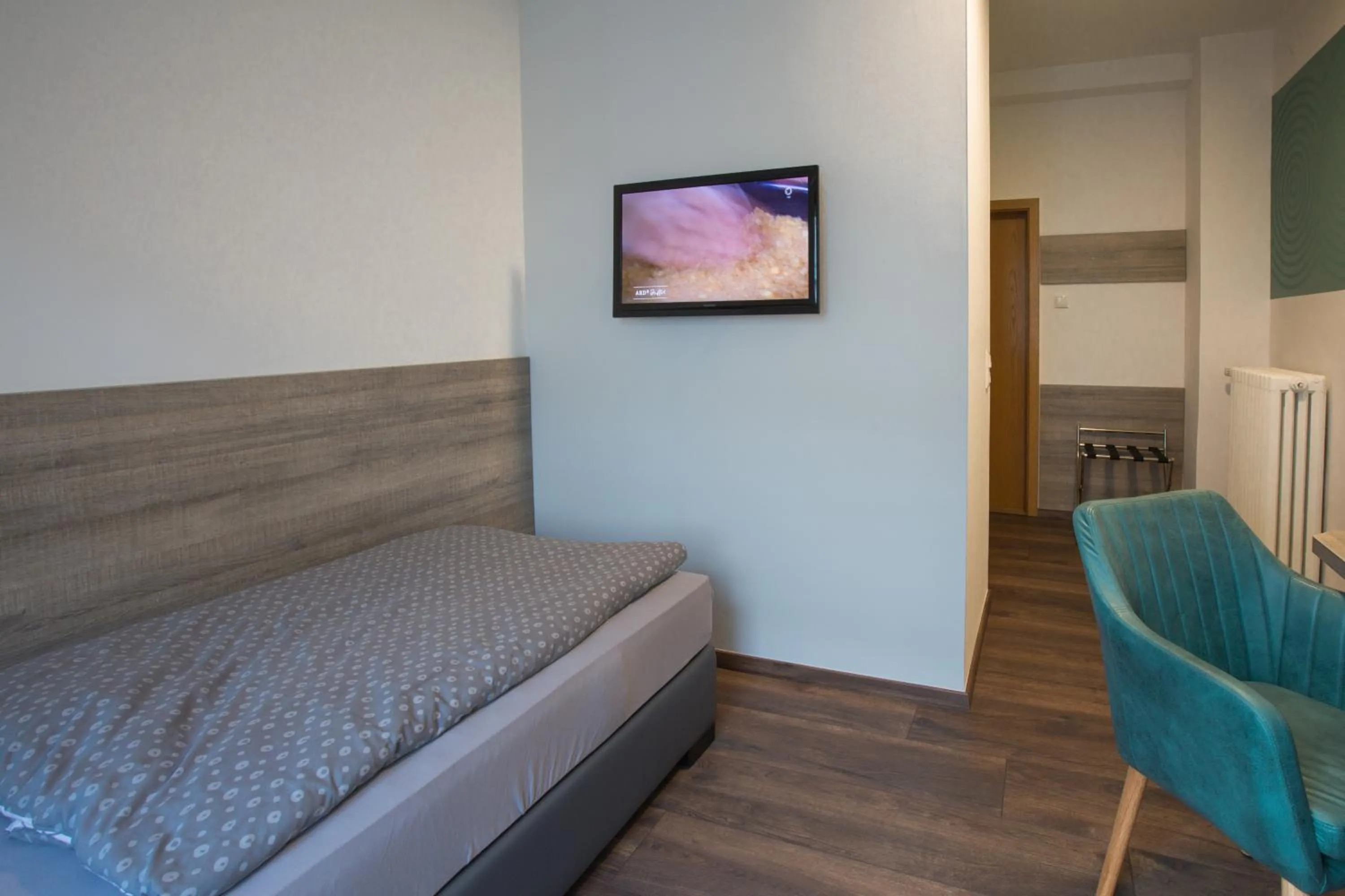 Photo of the whole room, Bed in Hotel Zur Alten Börse