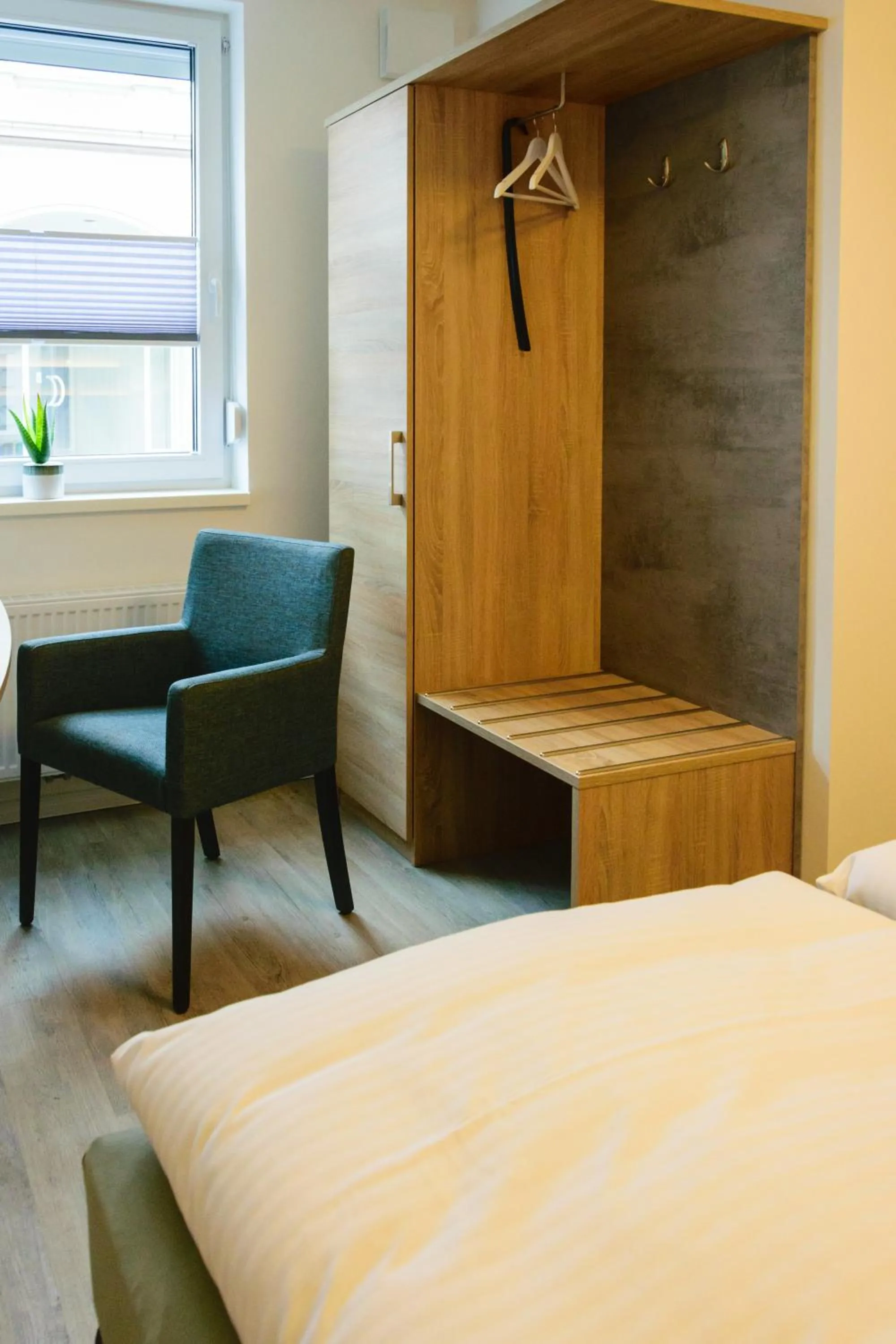 Living room, Bed in Hotel Zur Alten Börse