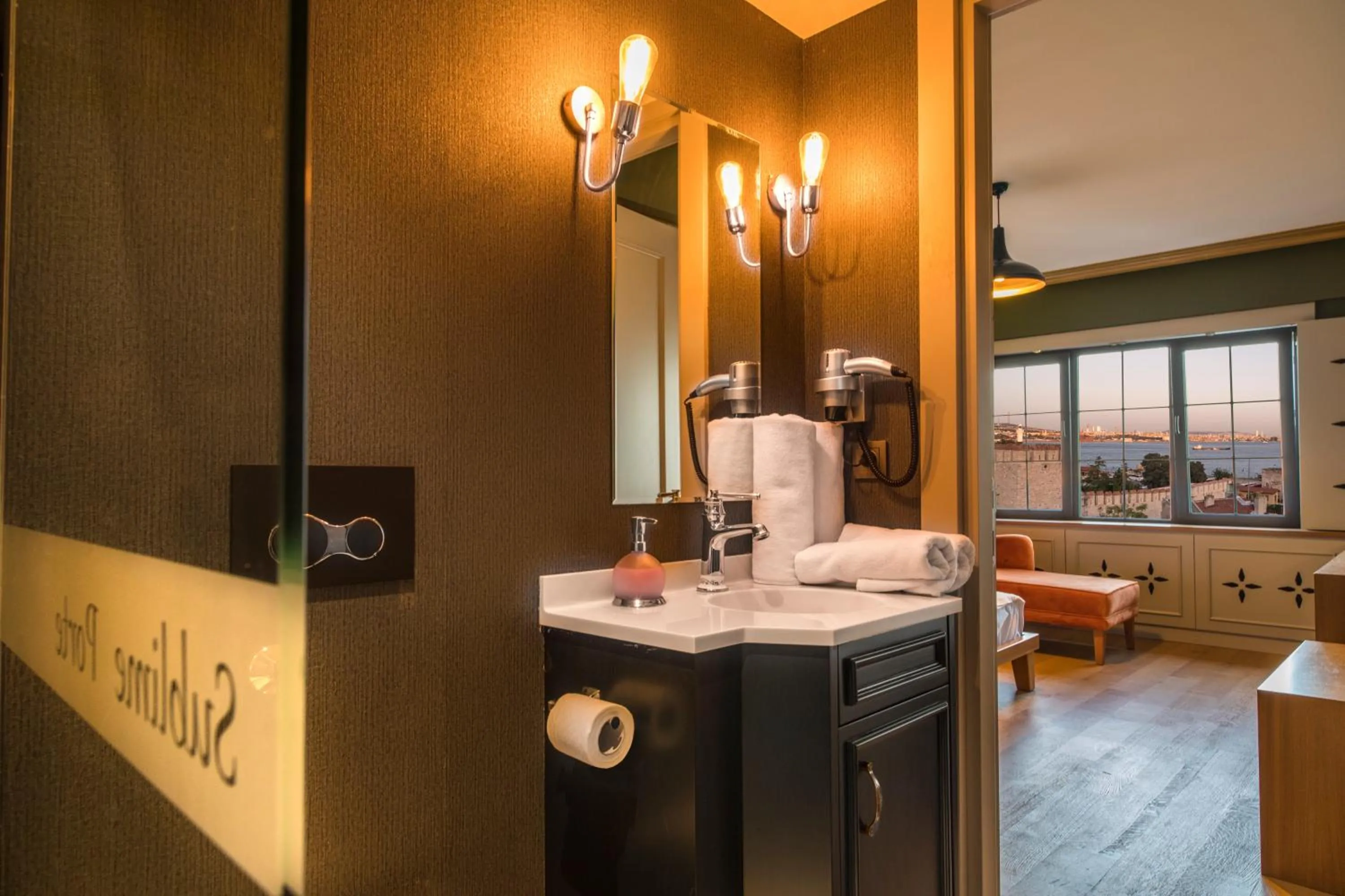 Bathroom in Sublime Porte Hotel