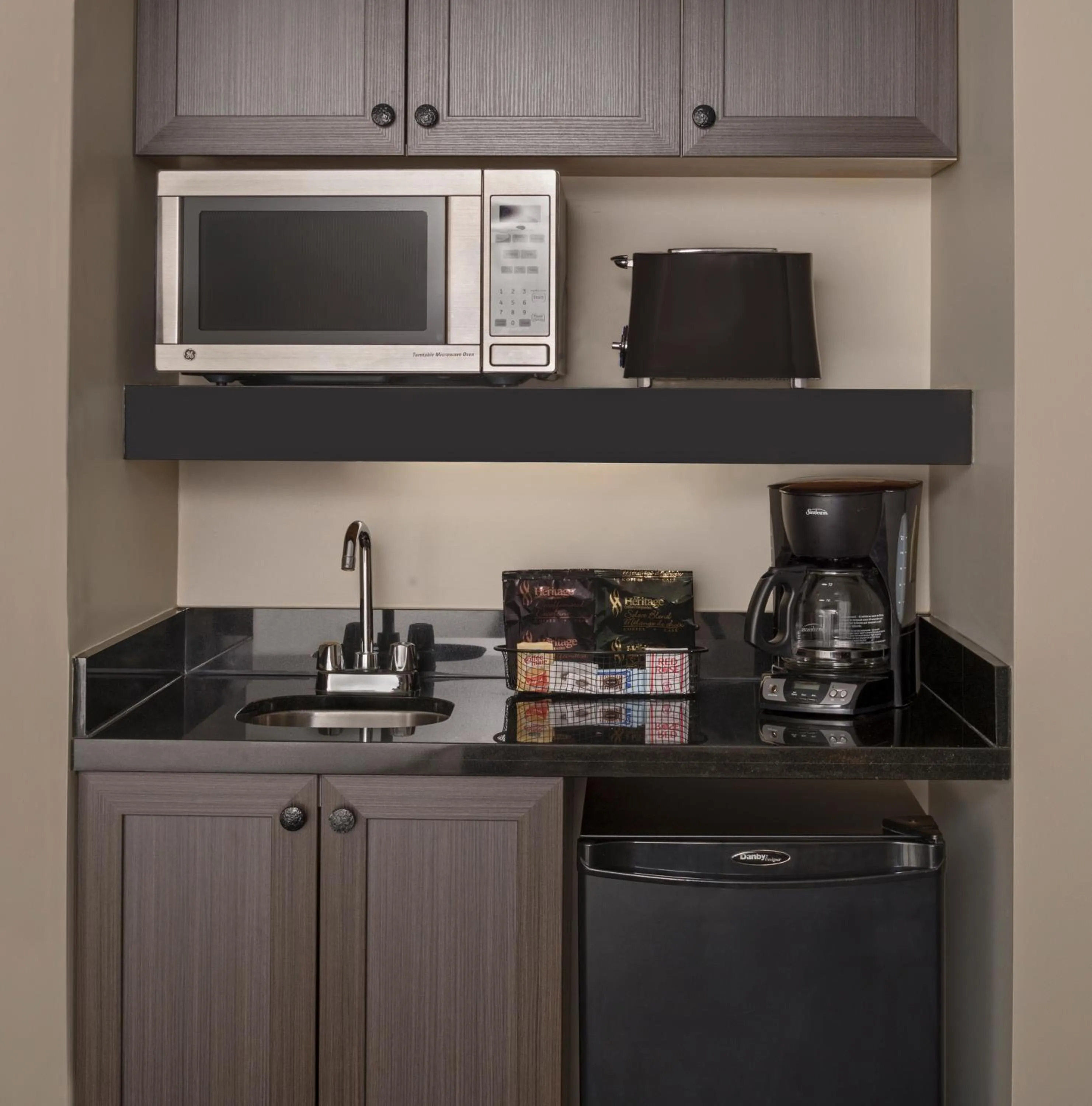 Coffee/tea facilities in Residence Inn by Marriott Mont Tremblant Manoir Labelle