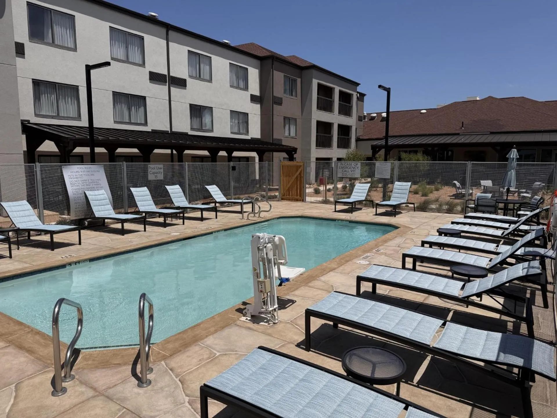 Swimming pool in Courtyard by Marriott Waco