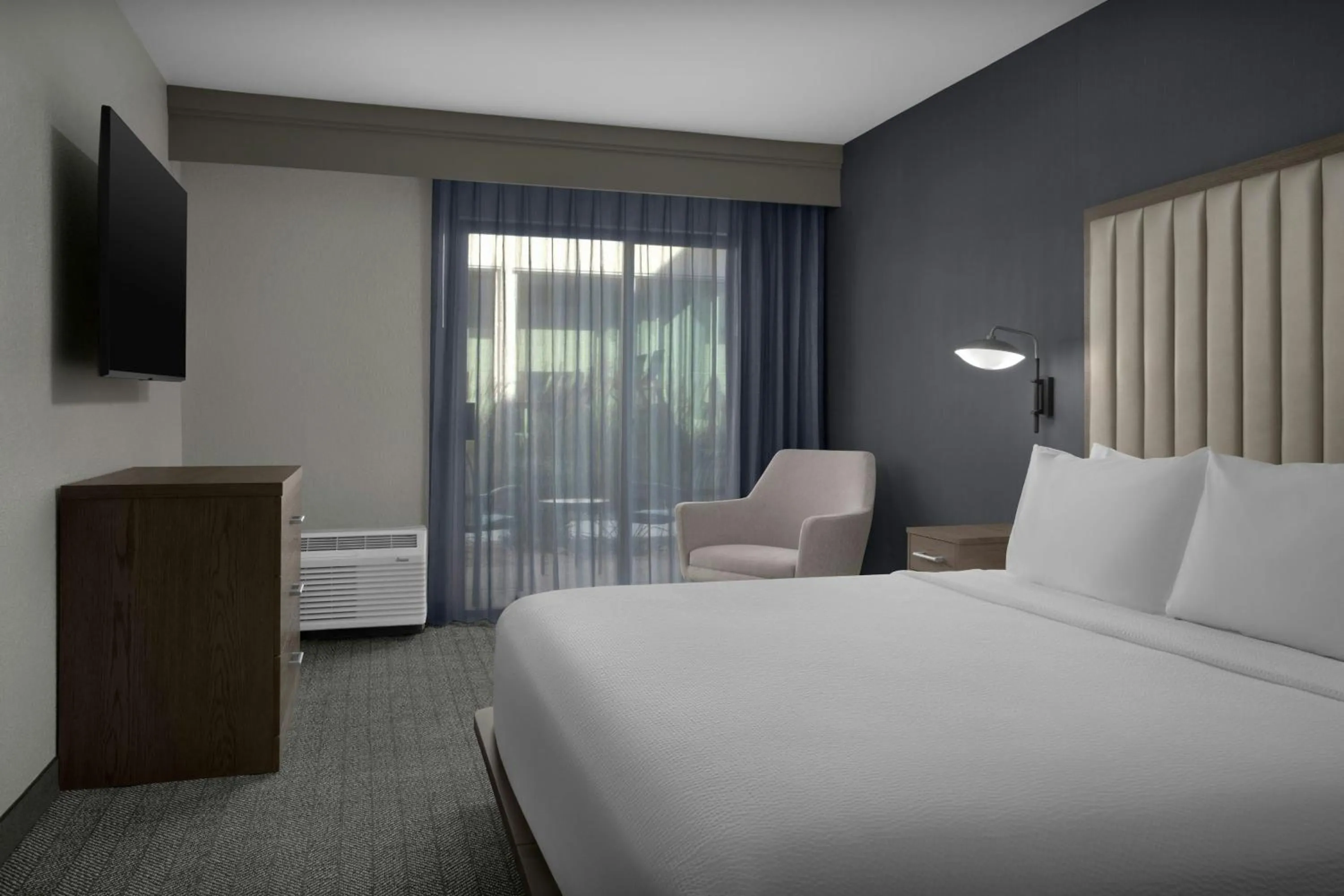 Photo of the whole room, Bed in Courtyard by Marriott Waco