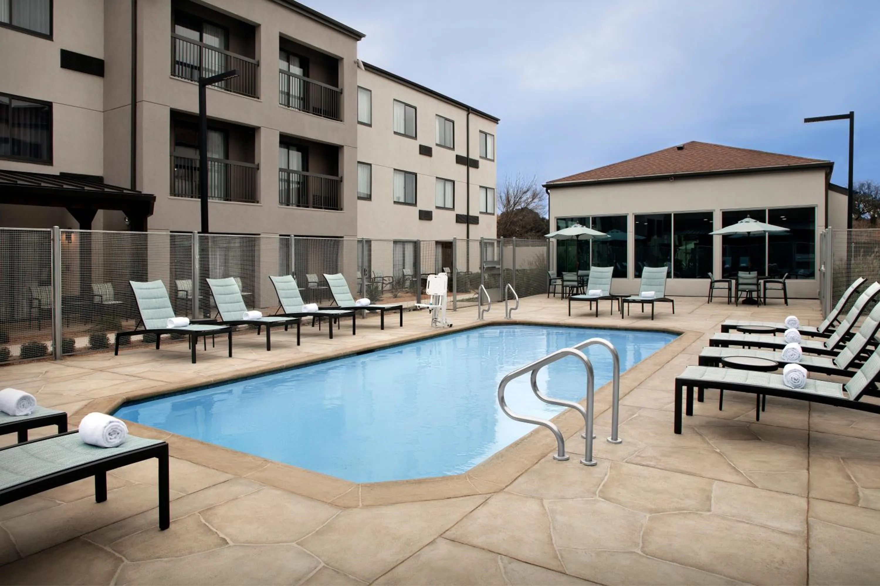 Swimming pool in Courtyard by Marriott Waco