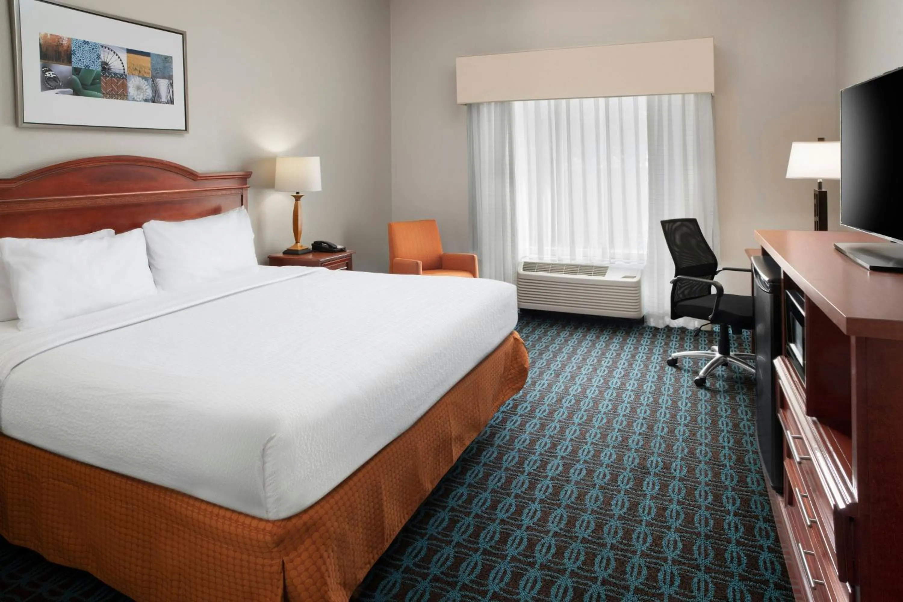 Photo of the whole room, Bed in Fairfield Inn & Suites by Marriott Waco North