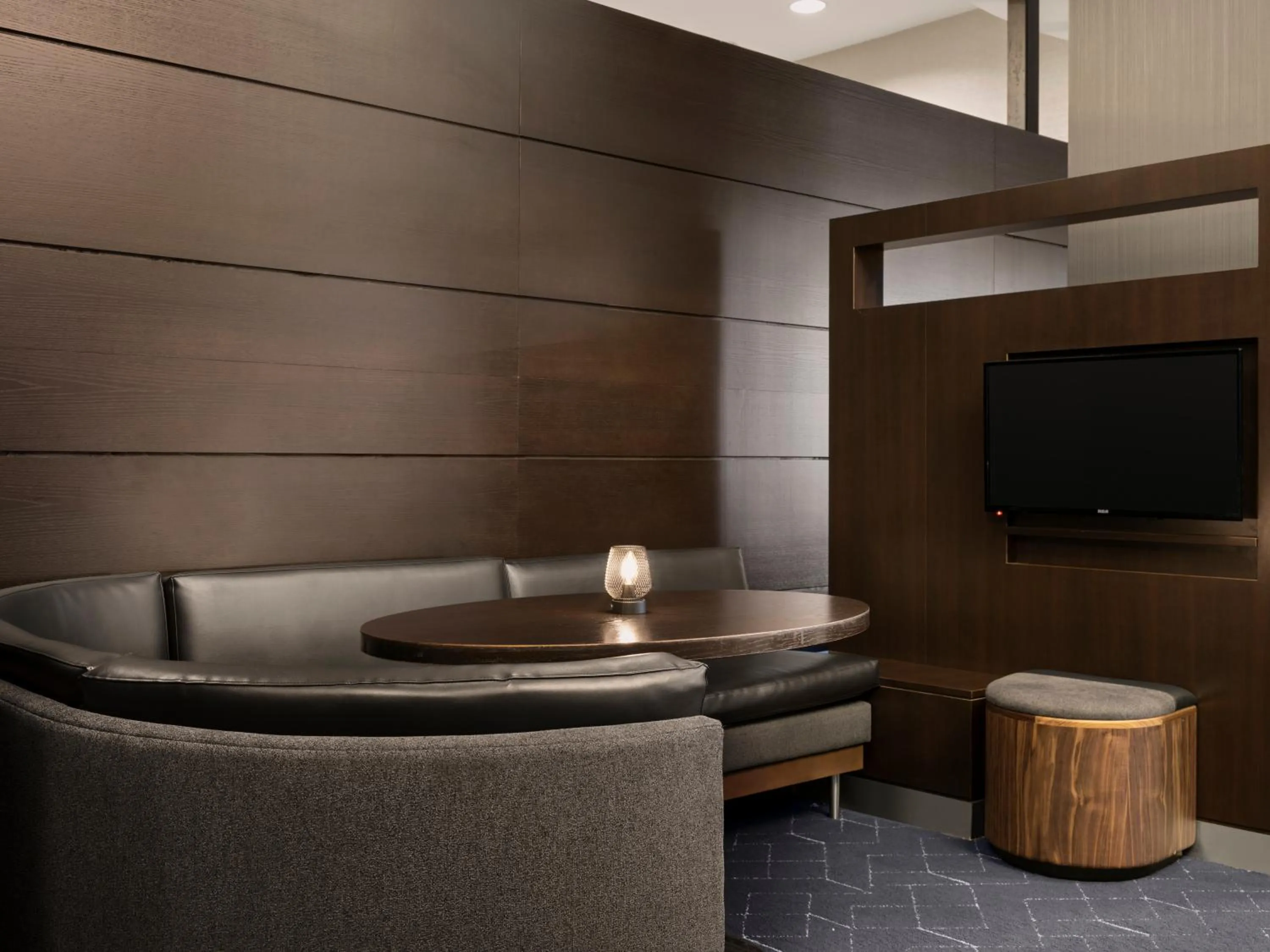 Communal lounge/ TV room in Courtyard by Marriott Halifax Downtown