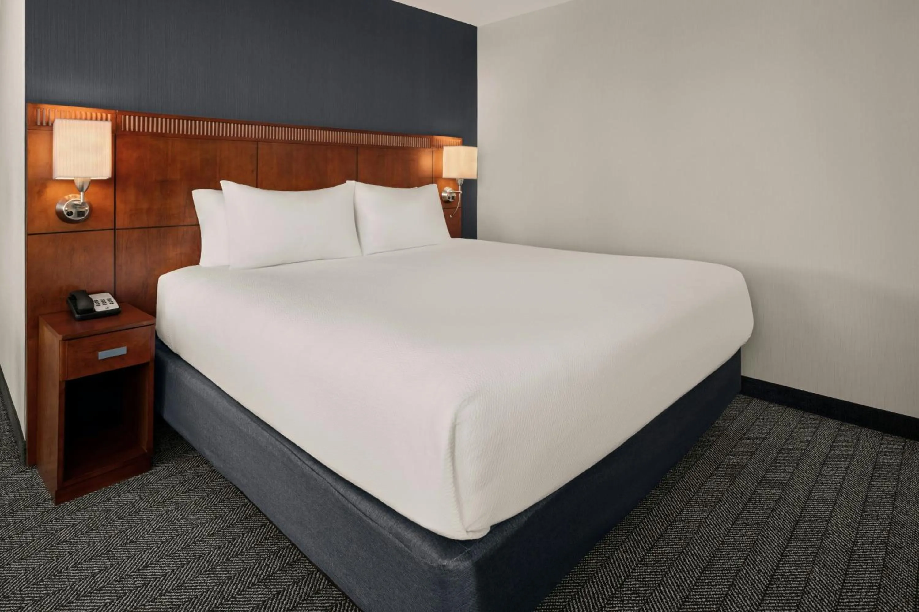 Photo of the whole room, Bed in Courtyard by Marriott Halifax Downtown