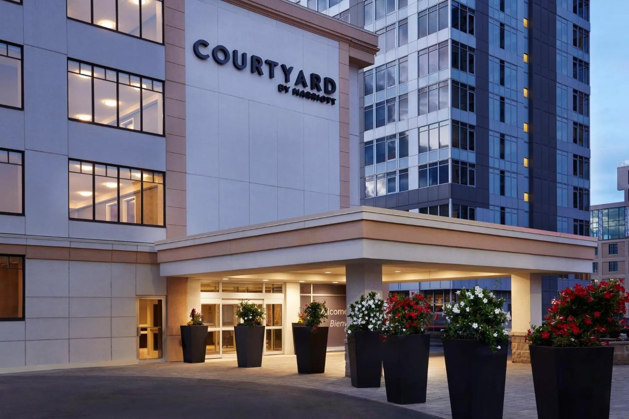 Property building in Courtyard by Marriott Ottawa Downtown