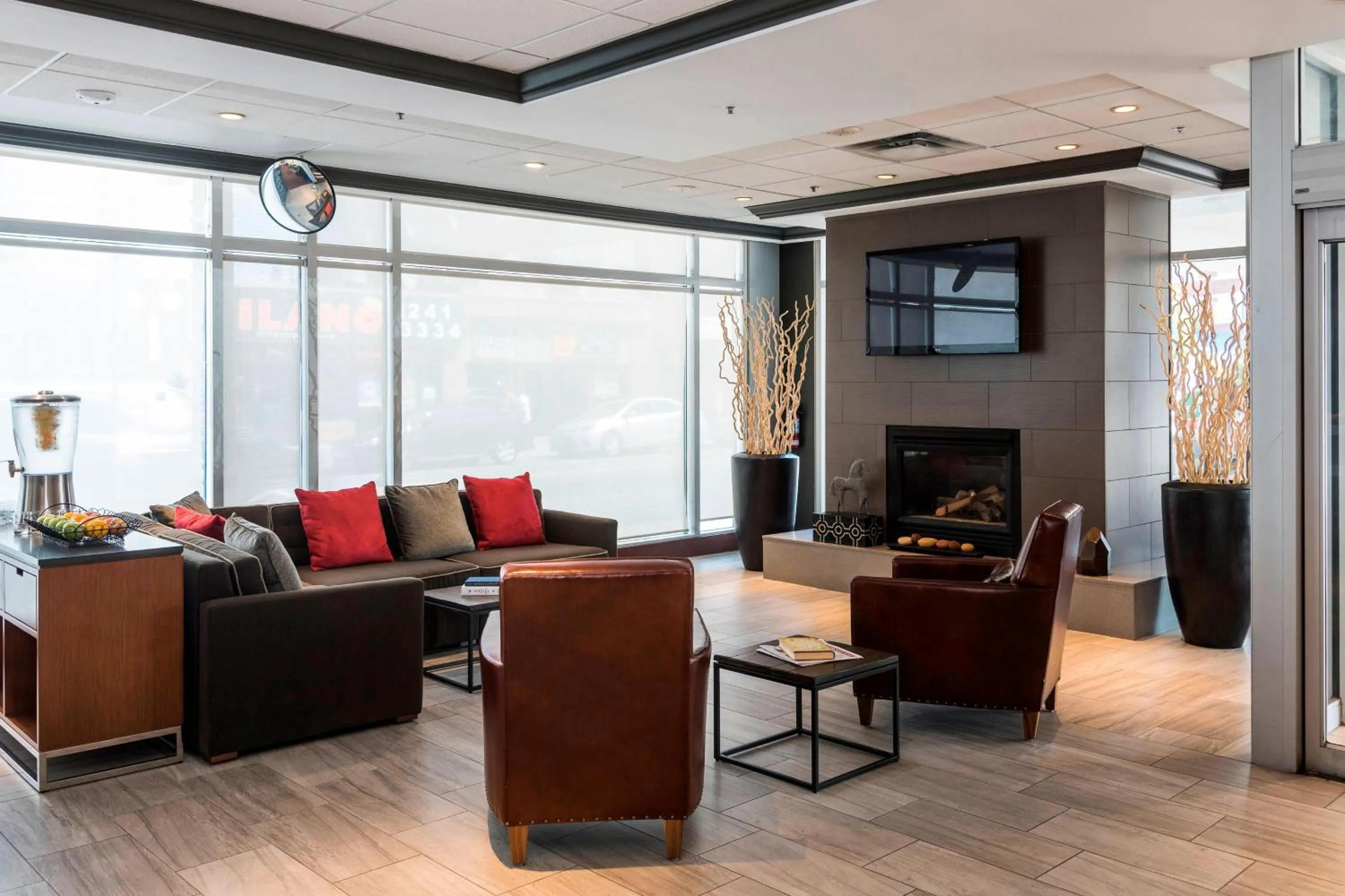 Lobby or reception in Courtyard by Marriott Ottawa Downtown